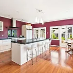 Springfield Rise Lodge - Rotorua Holiday Home