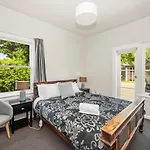 Springfield Rise Lodge - Rotorua Holiday Home