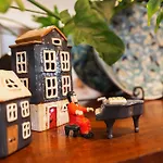Inn Tutanekai - Central City Chic 3 Bedroom 2 Bathroom Apartment