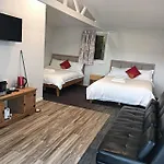 2 Double And 1 Sofa Beds Garden Chalet, 7D Salisbury Road, Rotorua