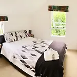 Foodora Lake View Bed & Breakfast
