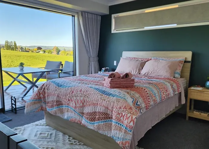 A Stunning Retreat In Rotorua!