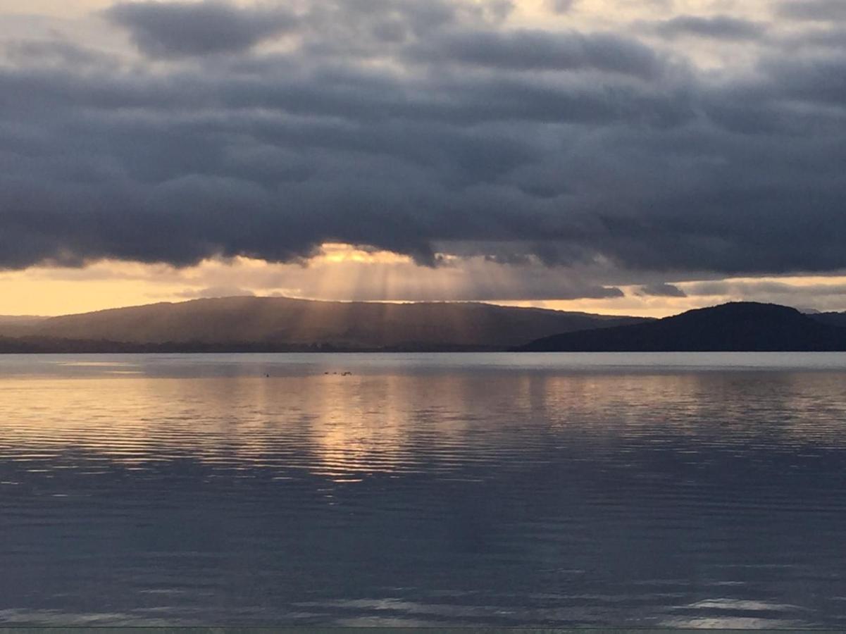 Tranquility Lakefront Holiday home Rotorua