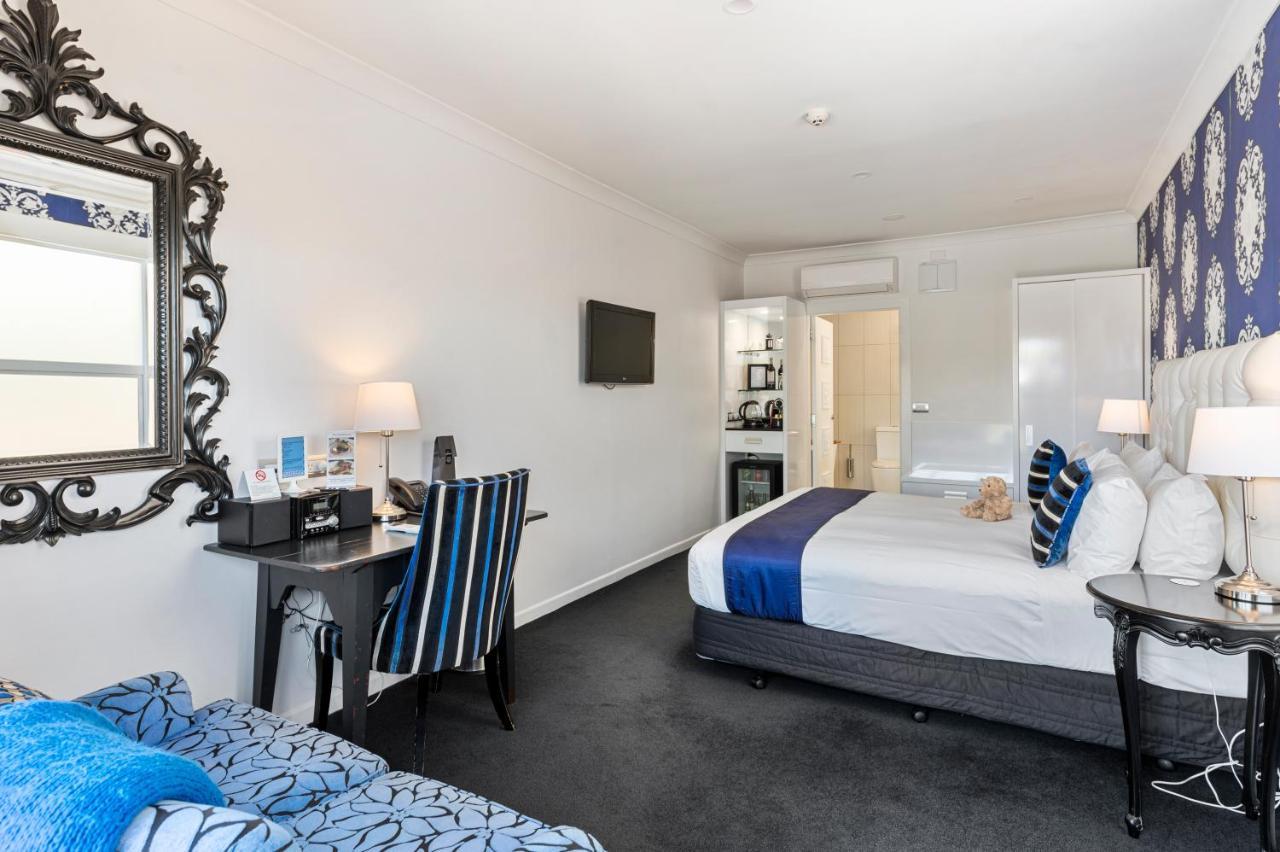 Black Swan Lakeside Boutique Hotel 5*