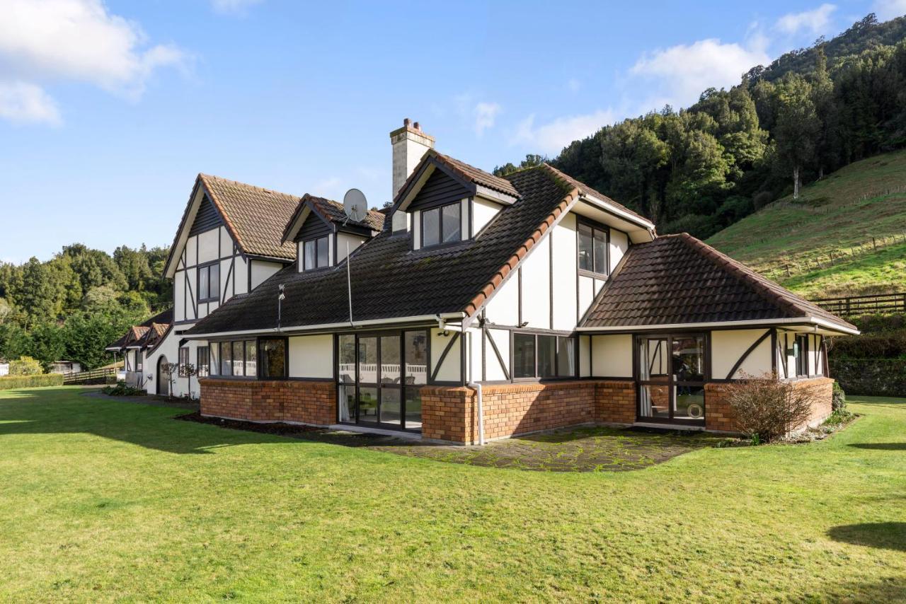 Villa Westminster Mountain View Manor-up To 25 Guests *