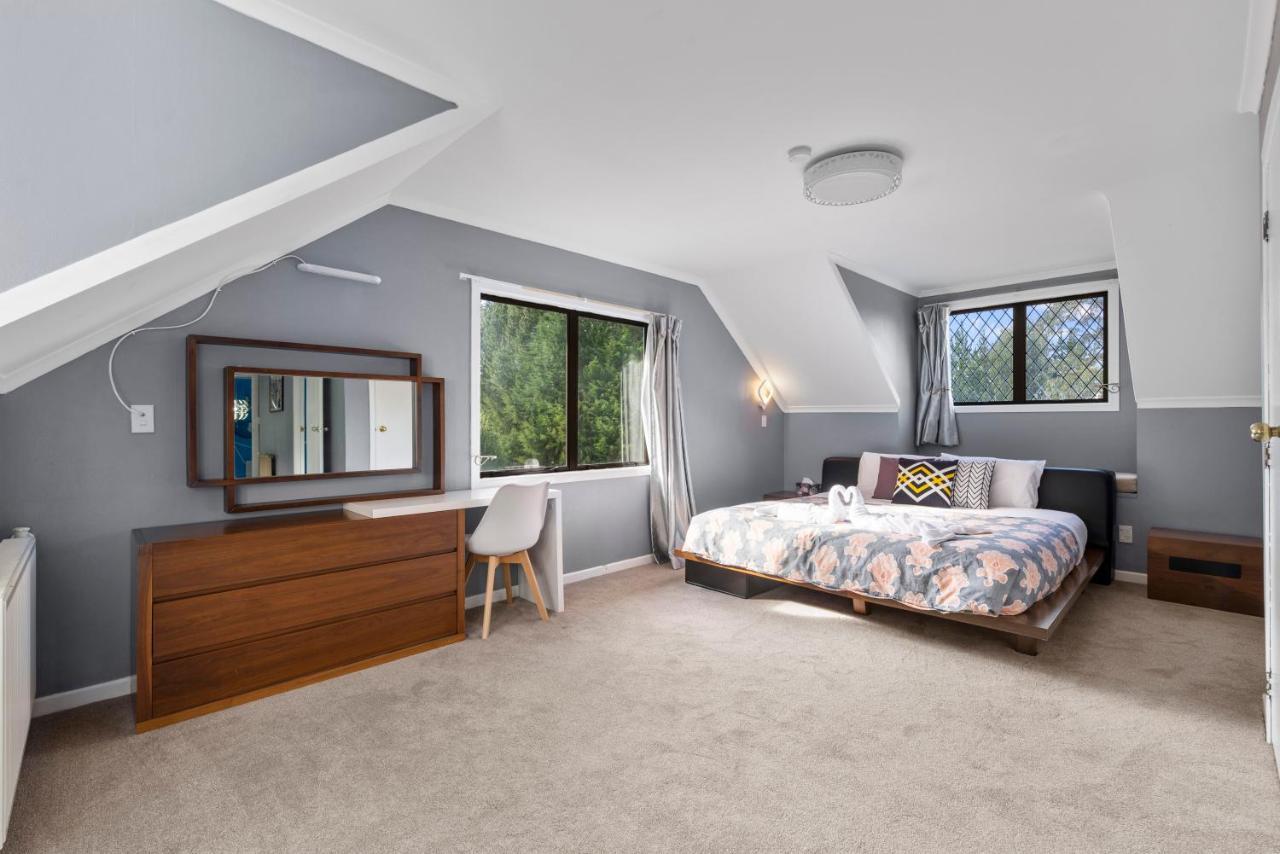 Westminster Mountain View Manor-up To 25 Guests Villa