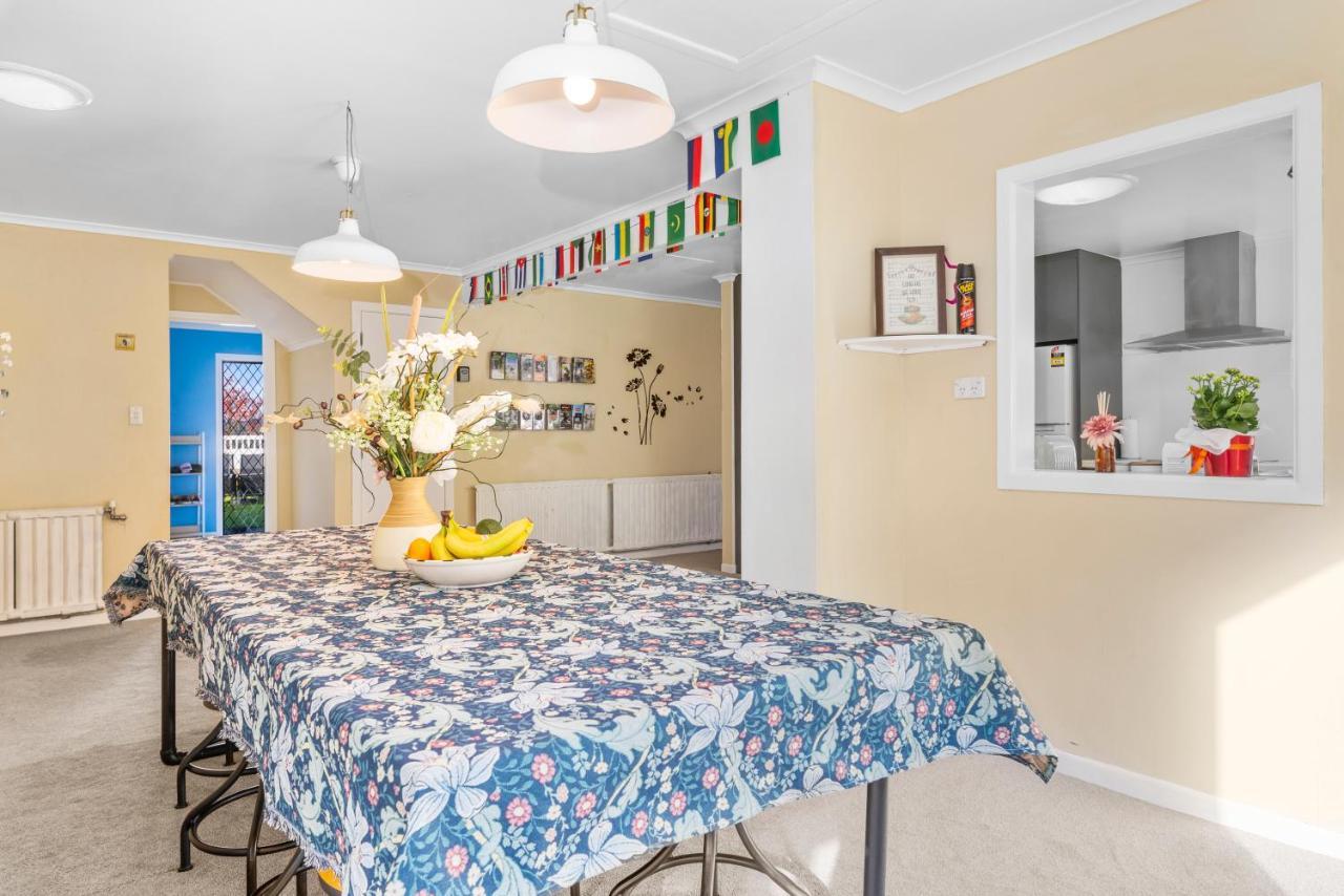 Westminster Mountain View Manor-up To 25 Guests Villa Rotorua