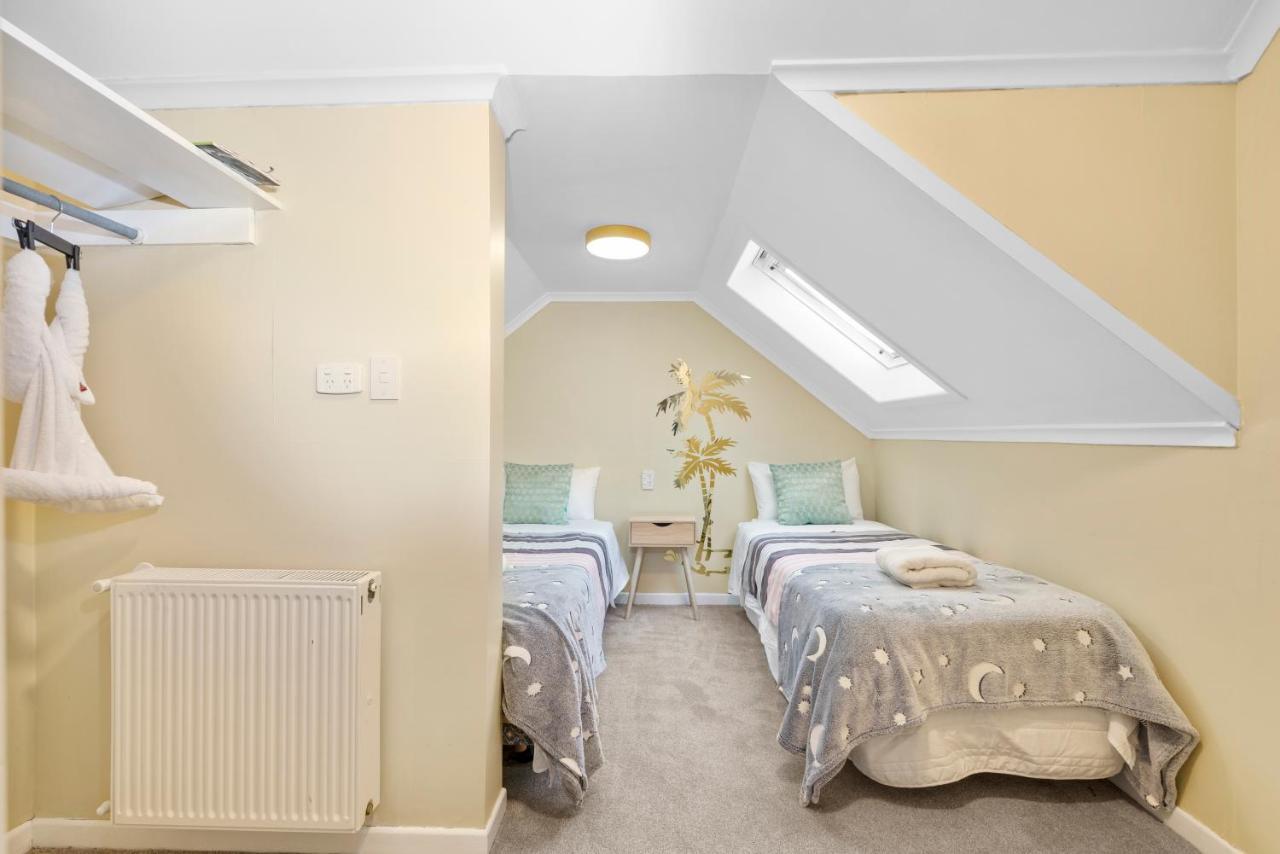 Villa Westminster Mountain View Manor-up To 25 Guests *
