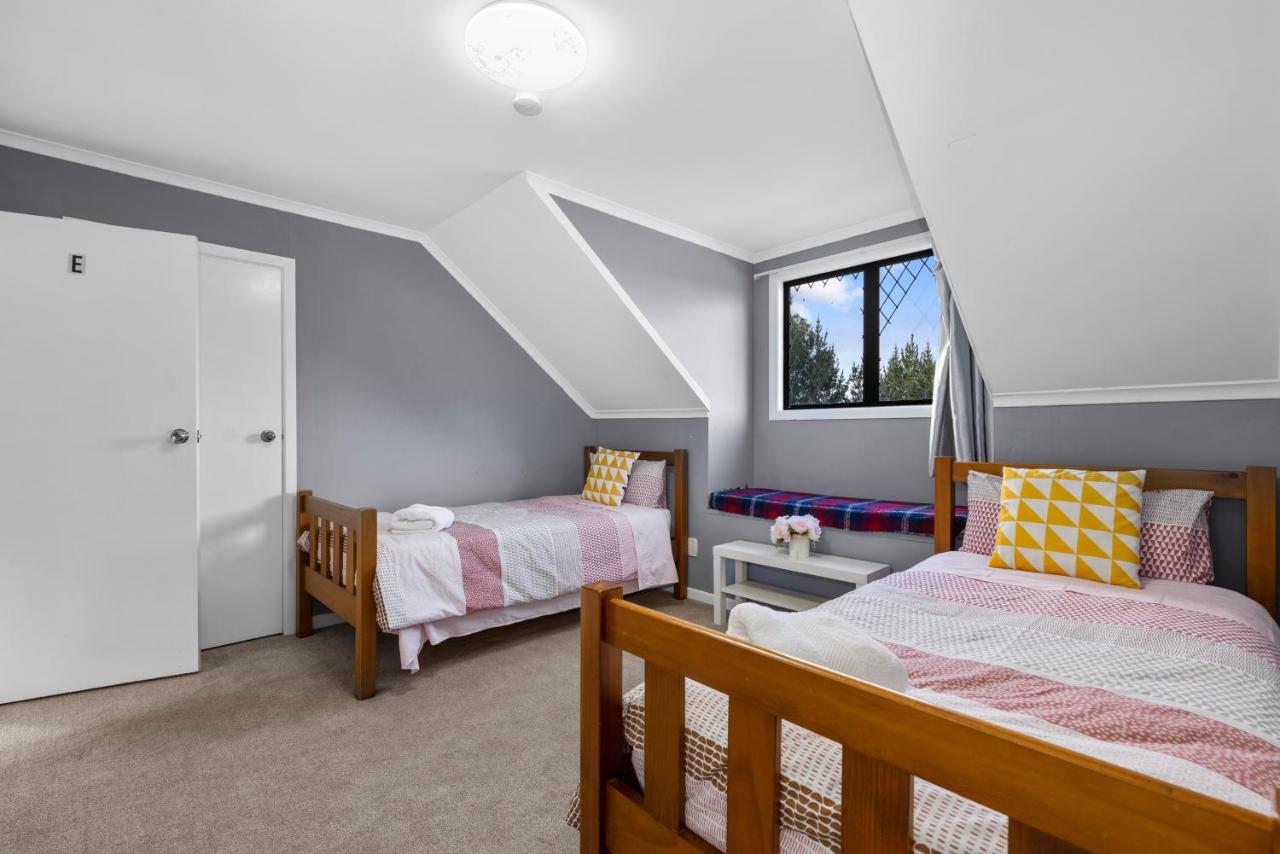 Westminster Mountain View Manor-up To 25 Guests Villa