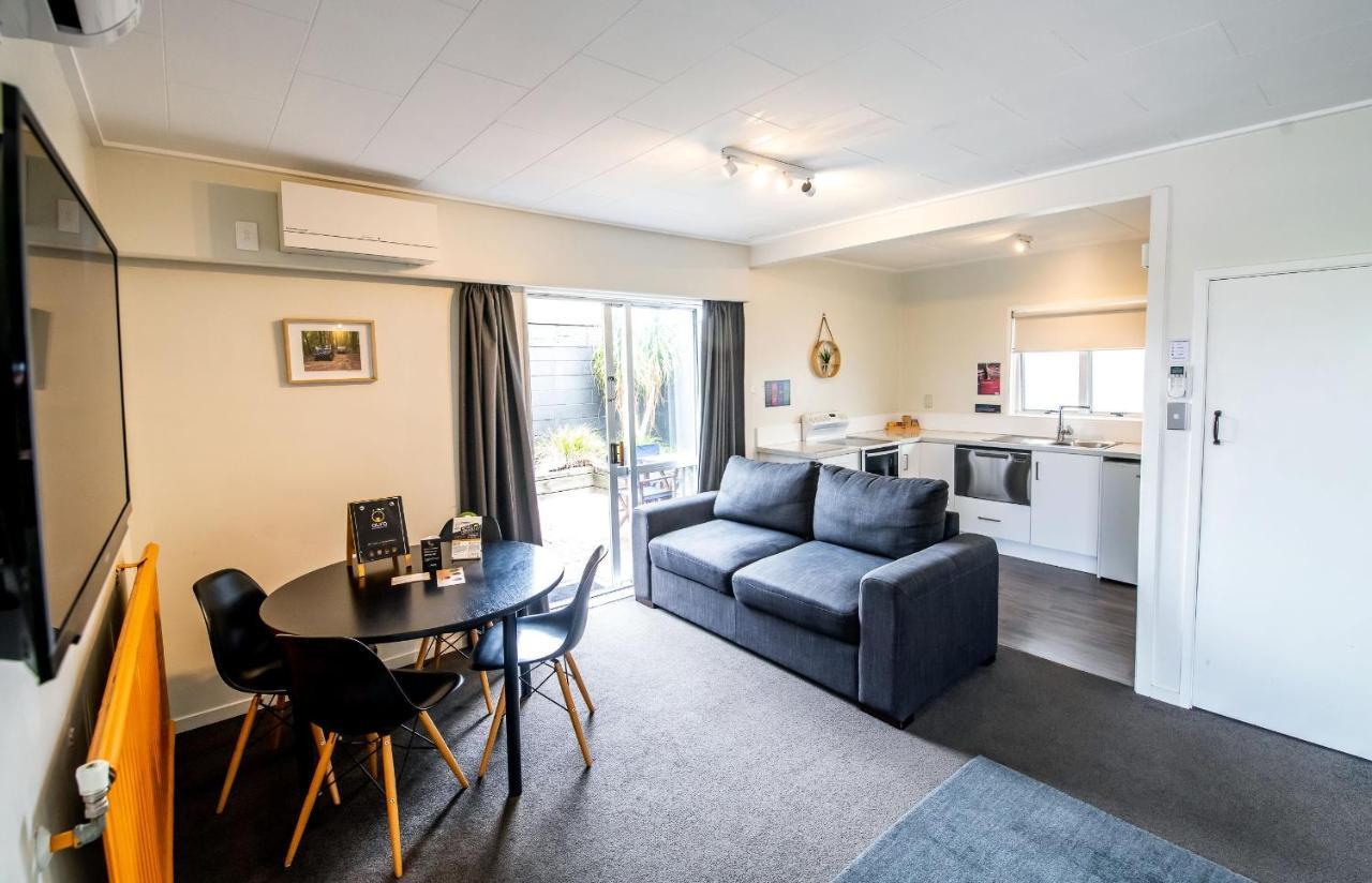 Aura Motel 4*