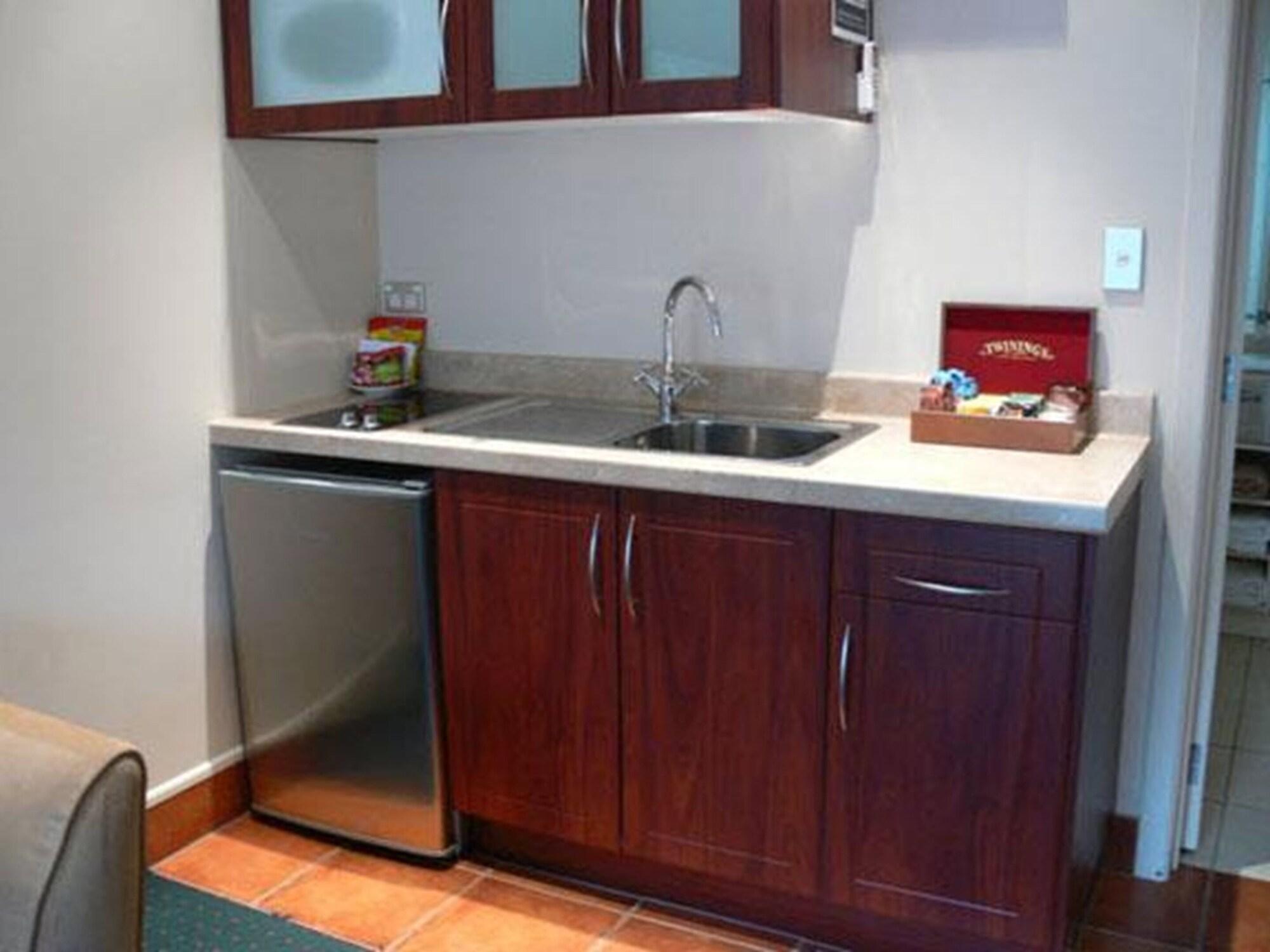 284 - Refurbished Modern Motel 4*