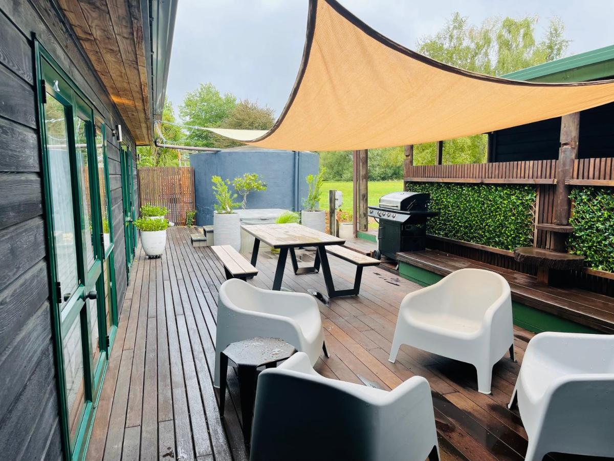 Tikitere Lodge,