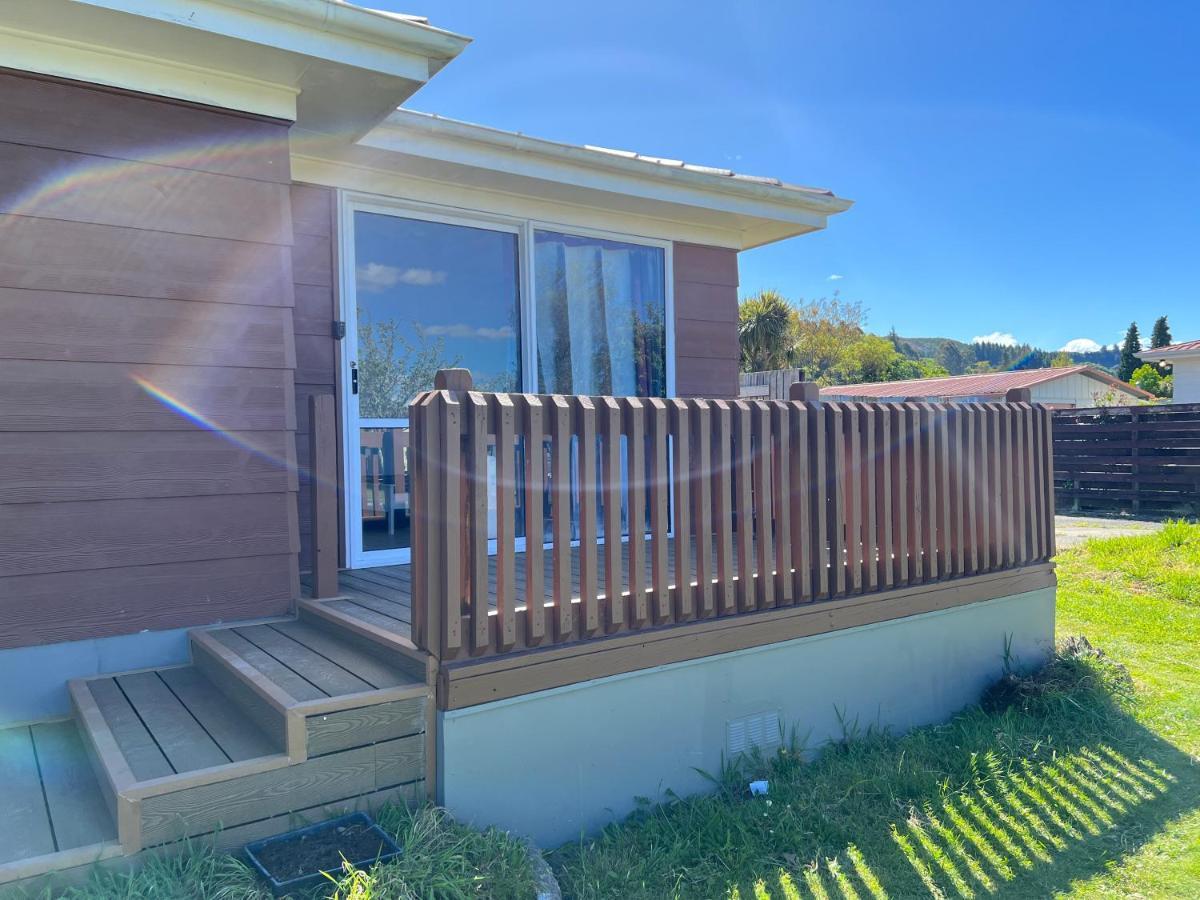 4 Beds Including 2 Double Beds, 1 Single Bed, And 1 Double Sofa Bed In A Small 1 Bedroom And 1 Lounge No Kitchen Only Fridge, Microwave Guest house *