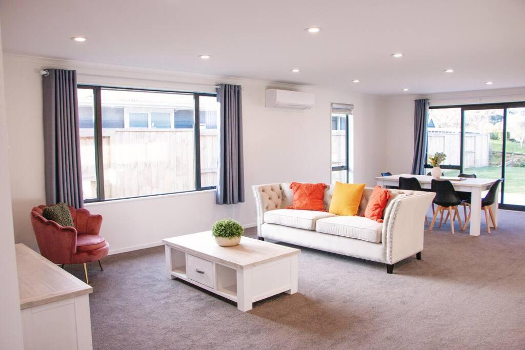Holiday home Modern Chic - Ideal Location - 5 Bedrooms - In Rotorua