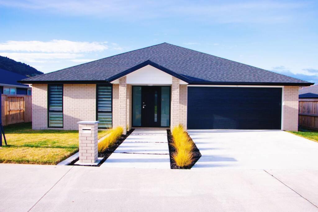Holiday home Modern Chic - Ideal Location - 5 Bedrooms - In Rotorua
