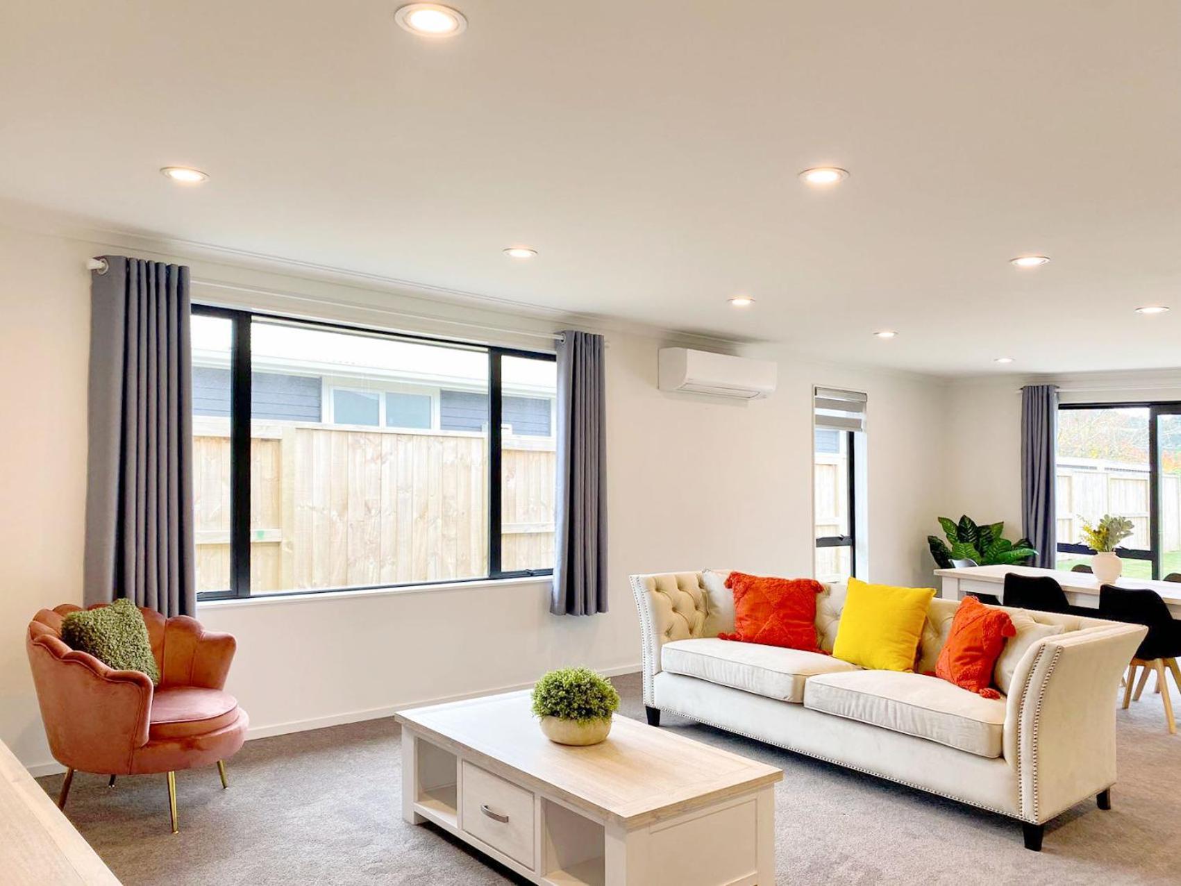 Modern Chic - Ideal Location - 5 Bedrooms - In