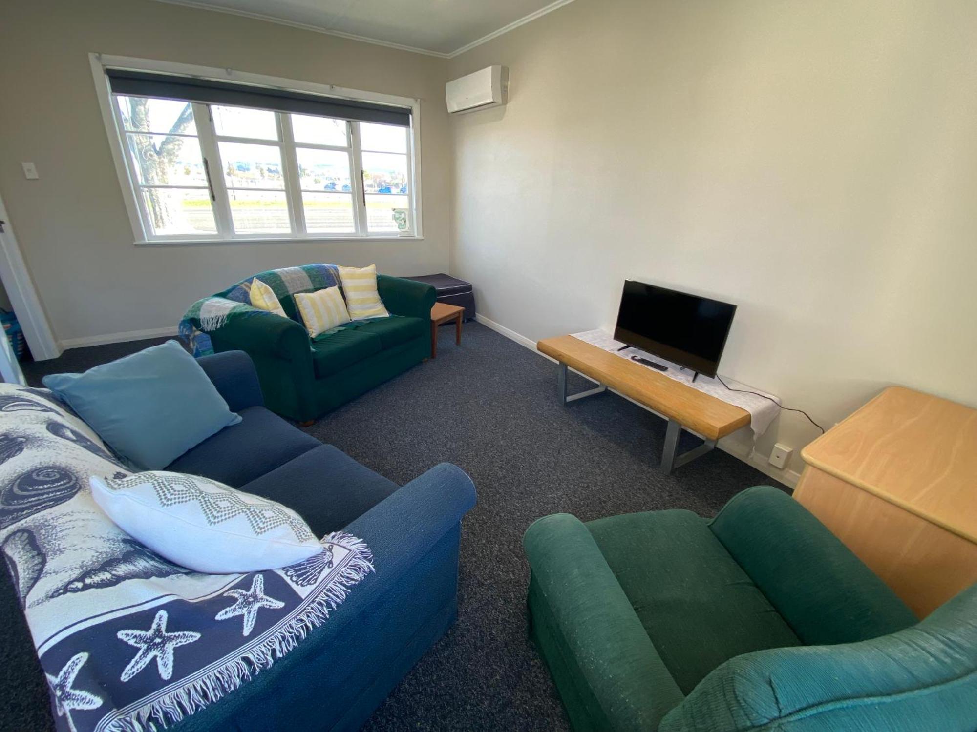 Whole House, Amohau St Opposite Trade - 3 Bedrooms, Sleeps Up To 6, 5 Beds, Wheel Chair Friendly * Rotorua