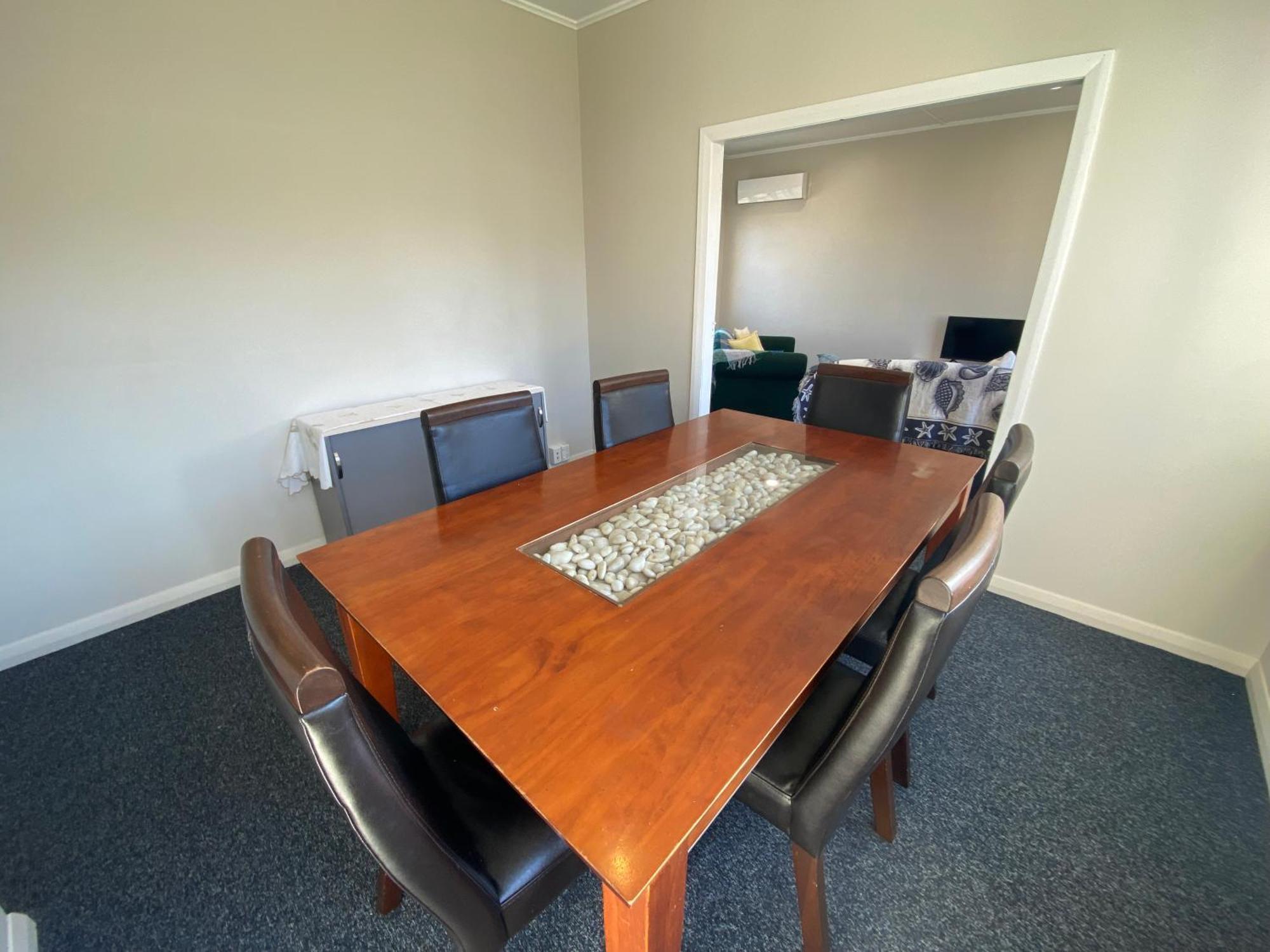 Whole House, Amohau St Opposite Trade - 3 Bedrooms, Sleeps Up To 6, 5 Beds, Wheel Chair Friendly Holiday home