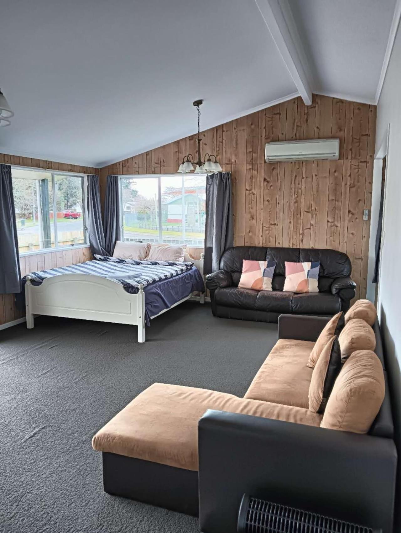 Holiday home 3 Bedroom House, 95 Aquirus Drive, *