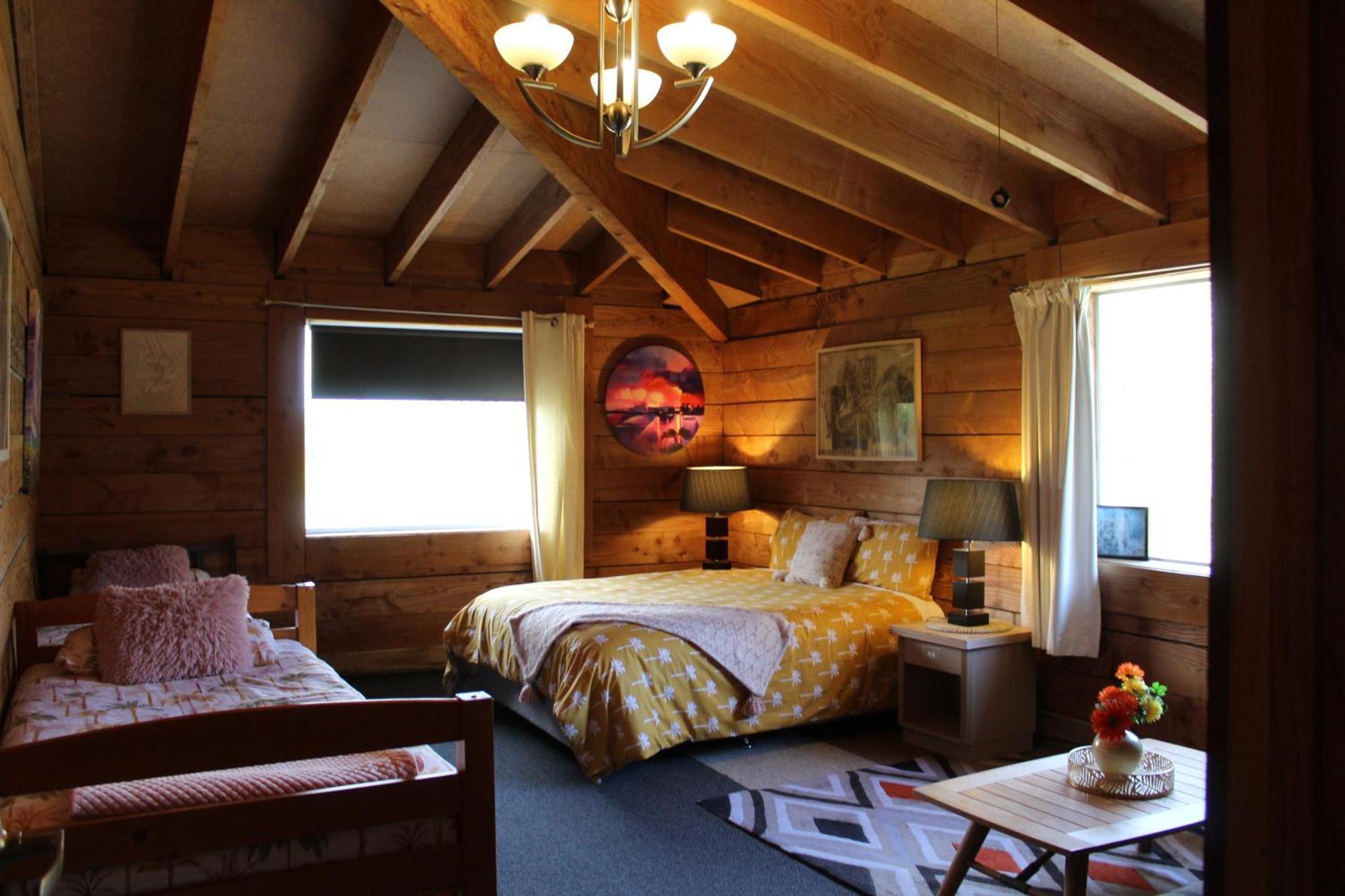 Hot Log Fire Up To 16 Guests Holiday home *