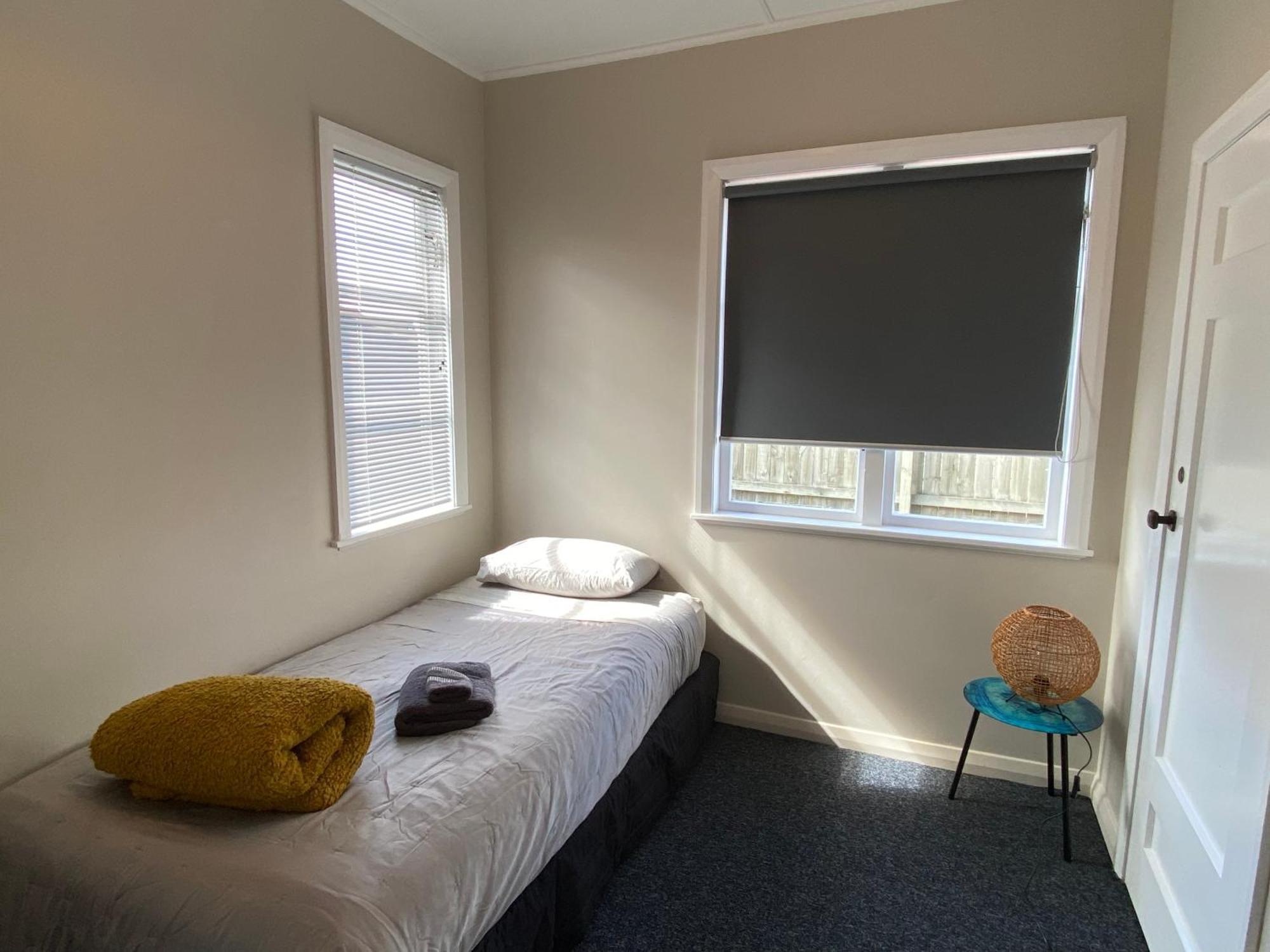 Holiday home Whole House, Amohau St Opposite Trade - 3 Bedrooms, Sleeps Up To 6, 5 Beds, Wheel Chair Friendly