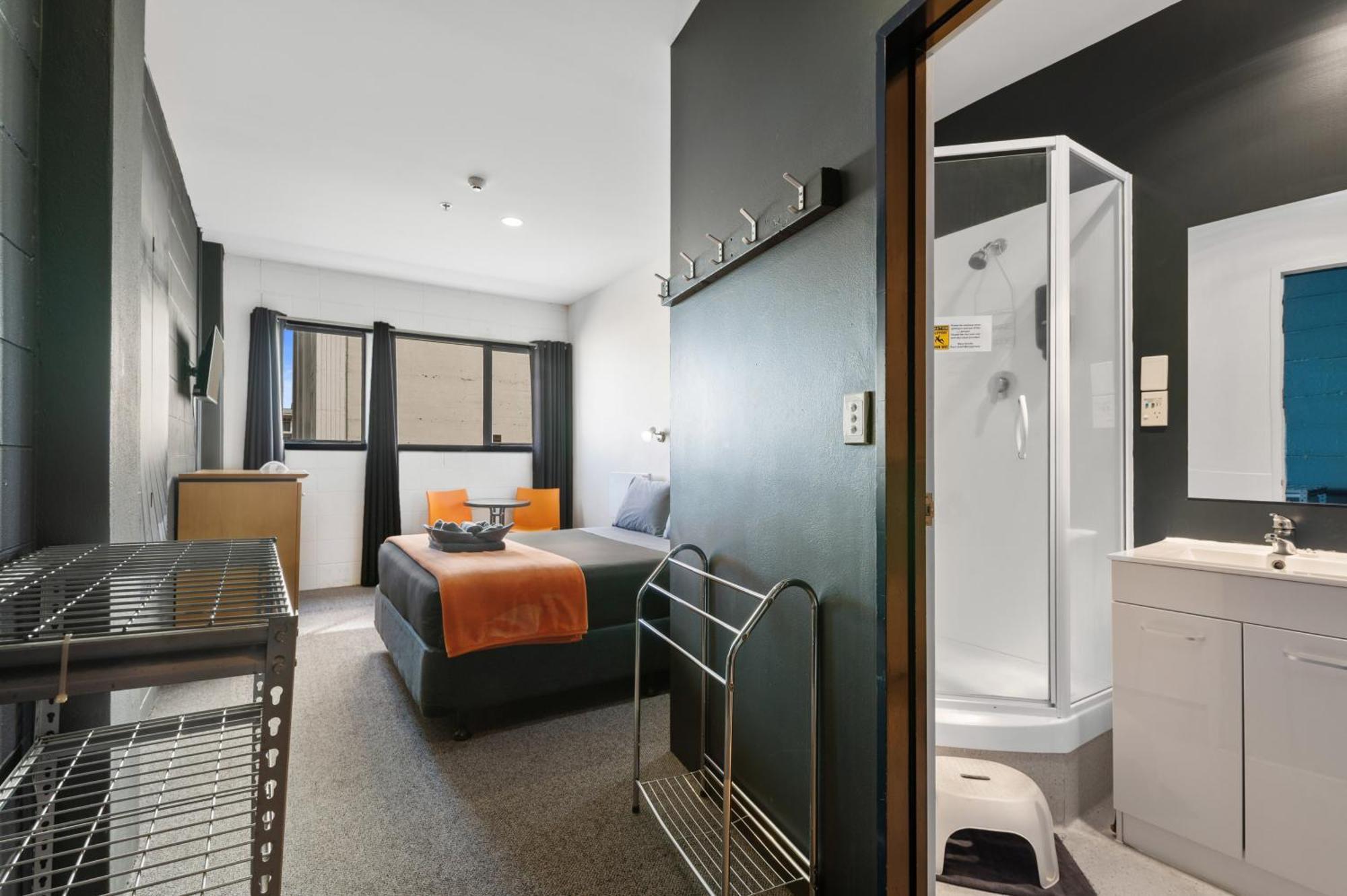Hostel Rock Solid Backpackers *
