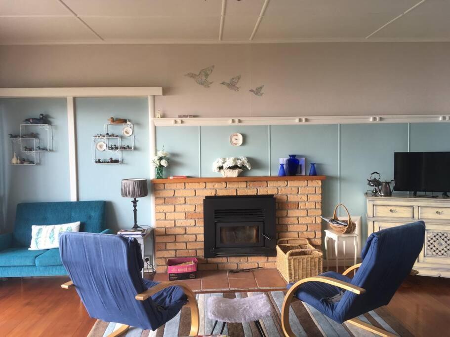 Blue Cottage, On The Rotorua