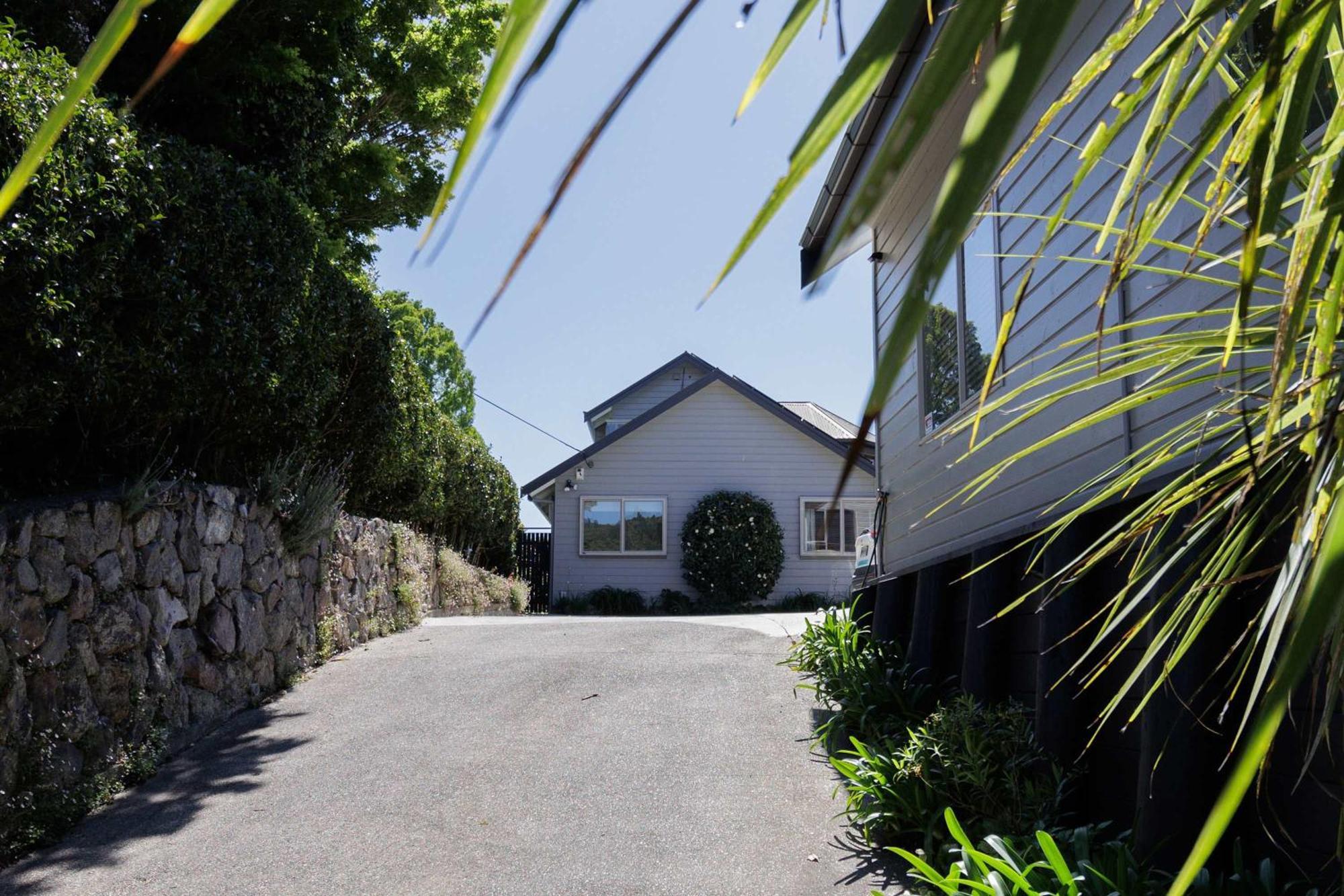 Holiday home The Bach - Luxury Waterfront Living With Pool