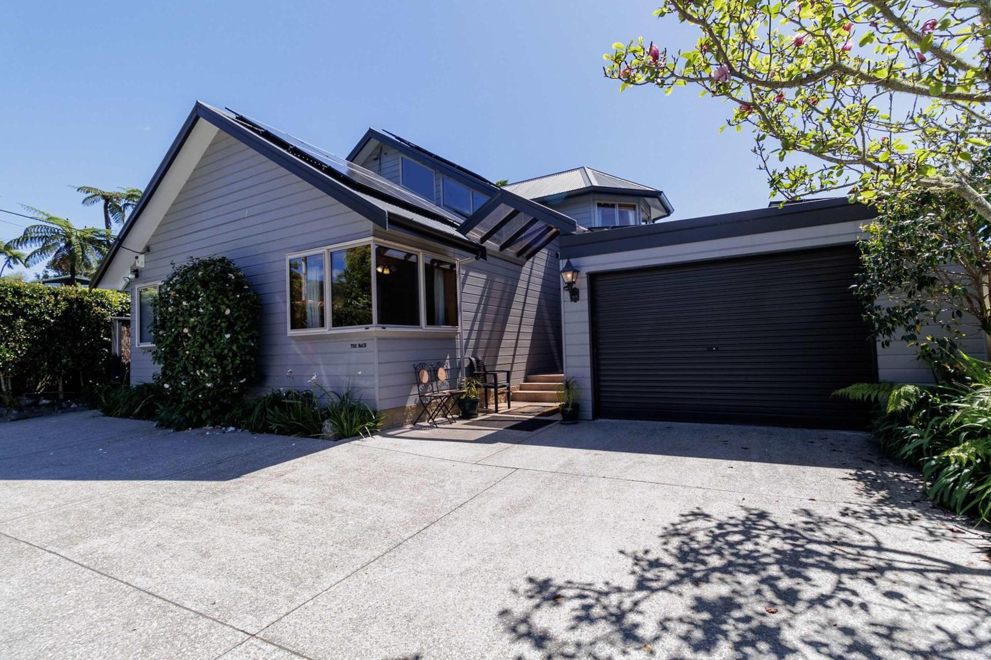 The Bach - Luxury Waterfront Living With Pool *
