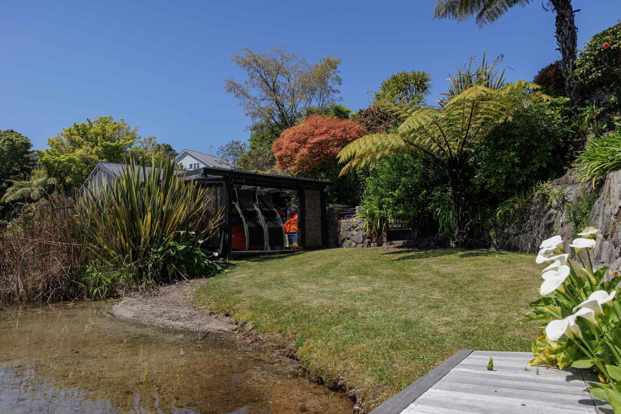 The Bach - Luxury Waterfront Living With Pool Holiday home *