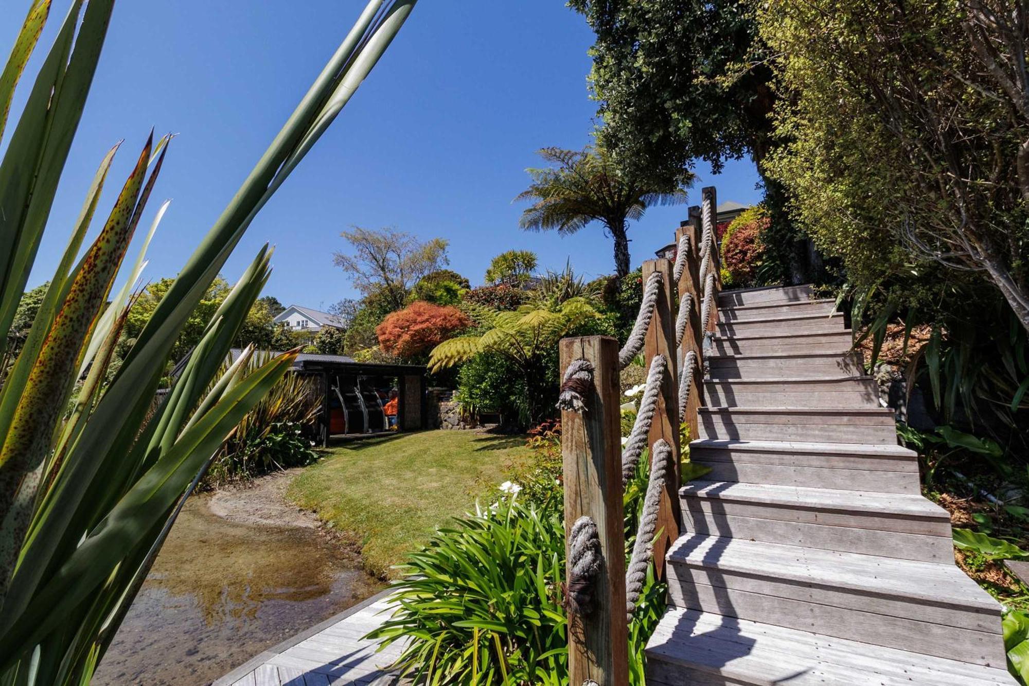Holiday home The Bach - Luxury Waterfront Living With Pool *