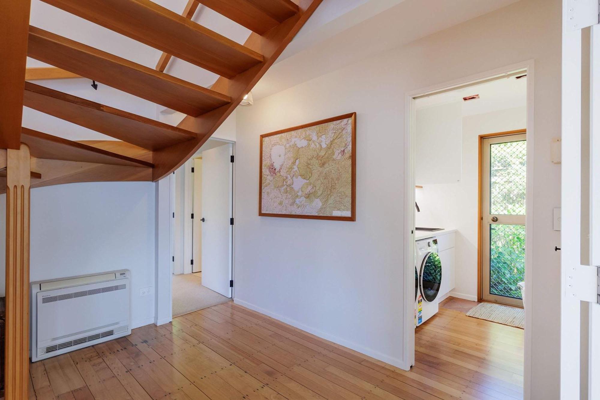 The Bach - Luxury Waterfront Living With Pool Holiday home Rotorua