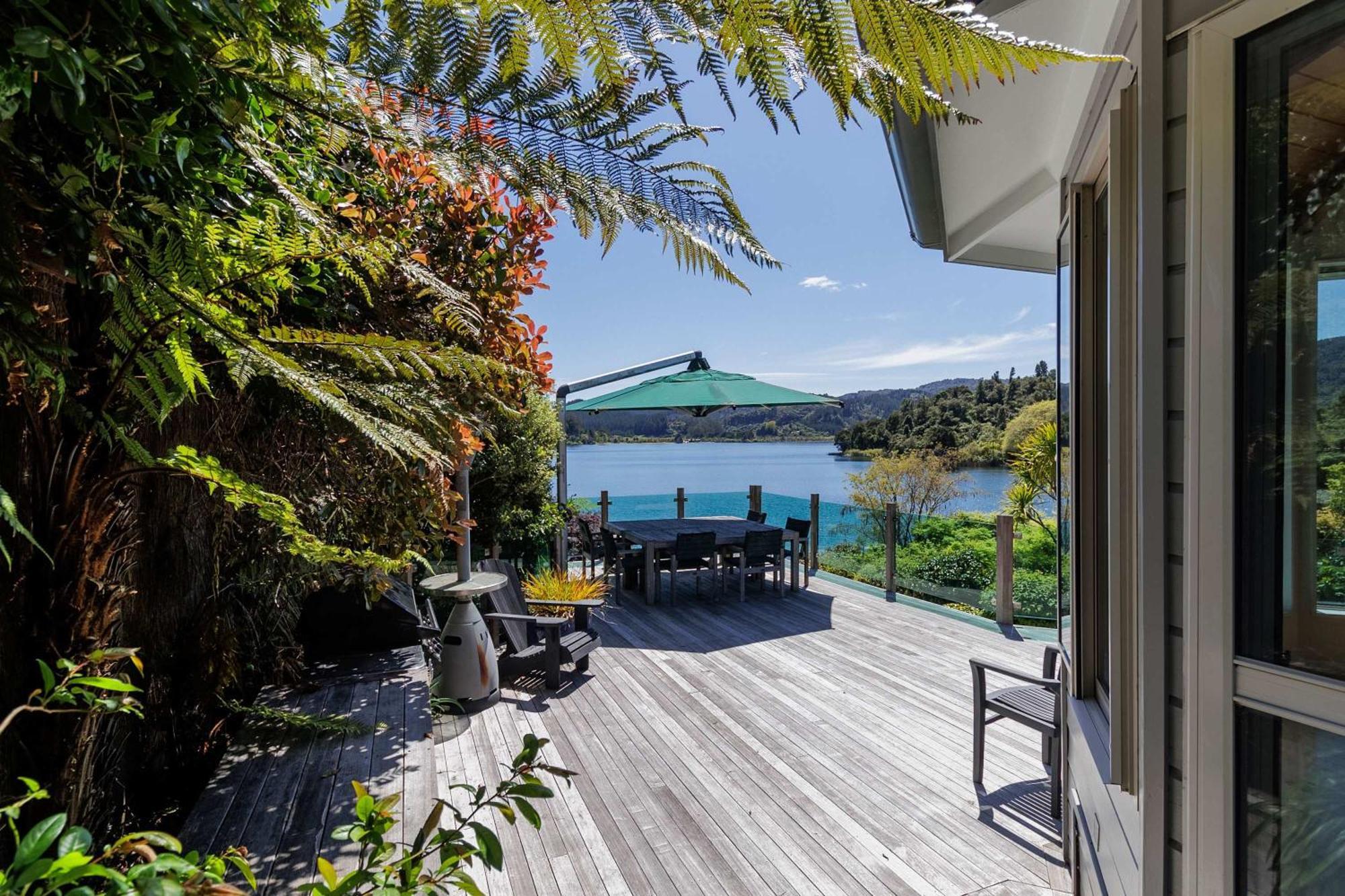 Holiday home The Bach - Luxury Waterfront Living With Pool *