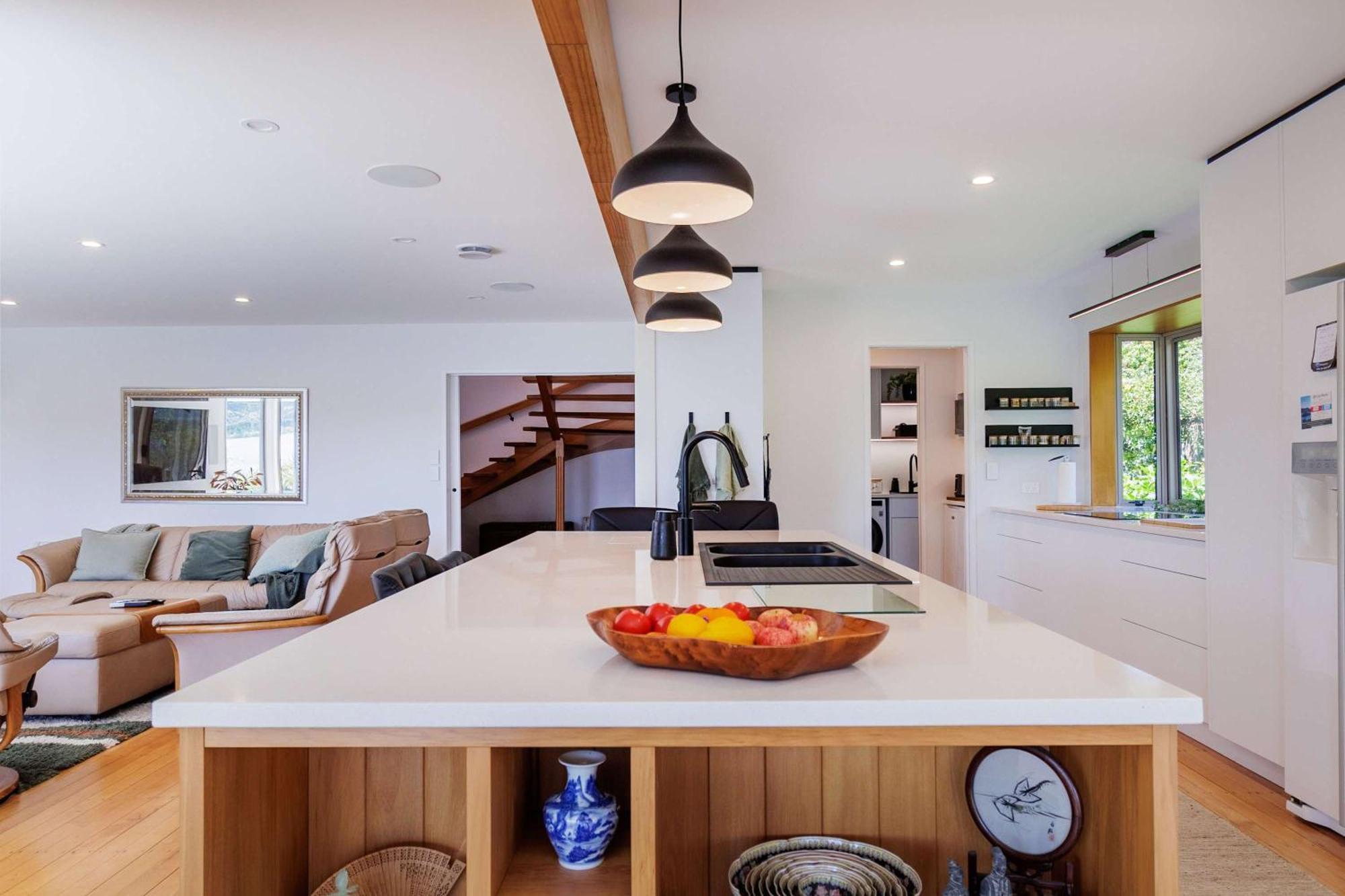 The Bach - Luxury Waterfront Living With Pool *