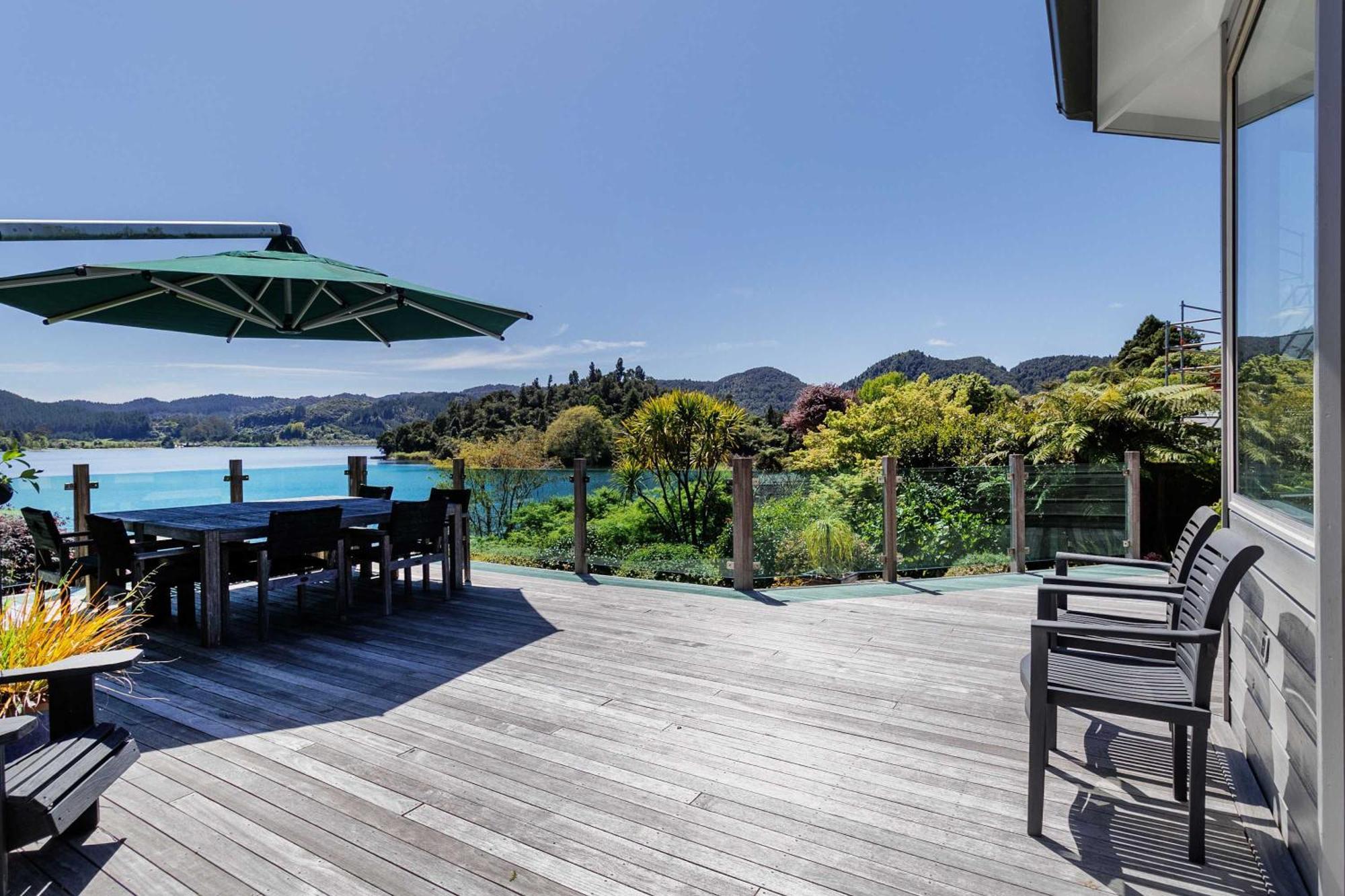 The Bach - Luxury Waterfront Living With Pool *