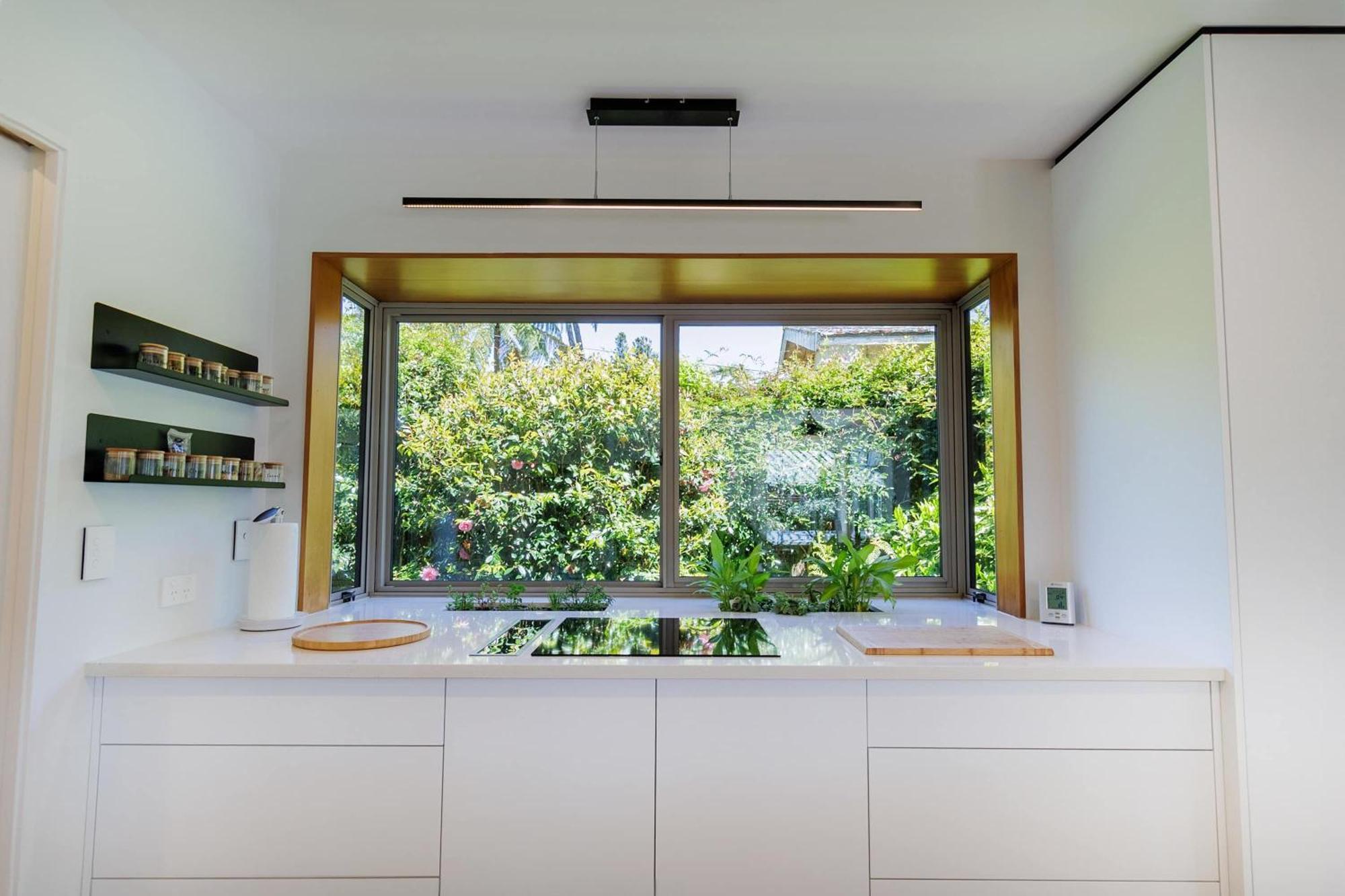 The Bach - Luxury Waterfront Living With Pool * Rotorua