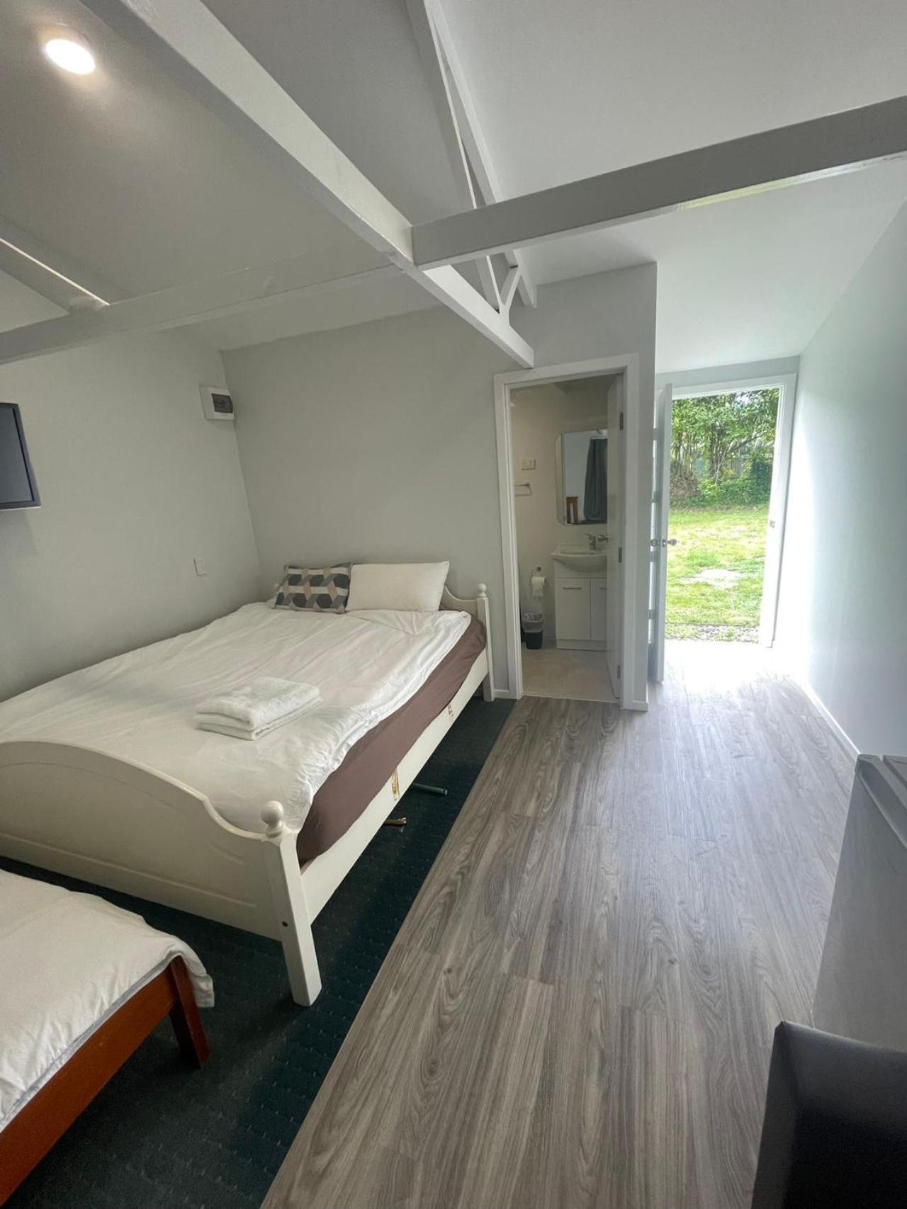 Chalet 3 Beds Including 1 Sofa Bed Garden Chalet Unit B, 9 Steles Lane, *