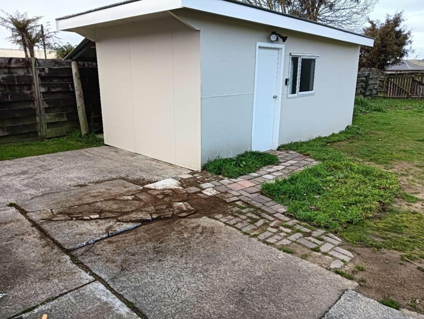 Chalet 2 Beds Including 1 Sofa Bed Serviced B