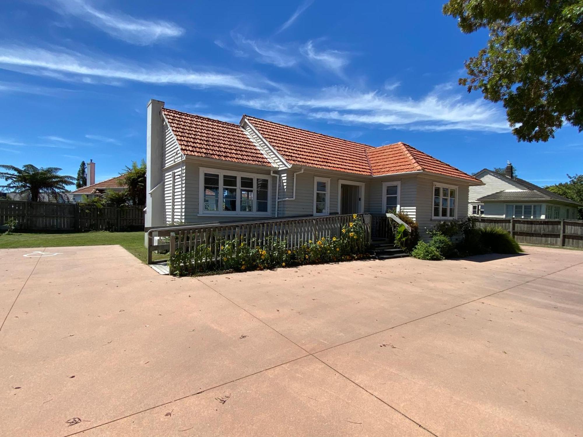 Whole House, Amohau St Opposite Trade - 3 Bedrooms, Sleeps Up To 6, 5 Beds, Wheel Chair Friendly