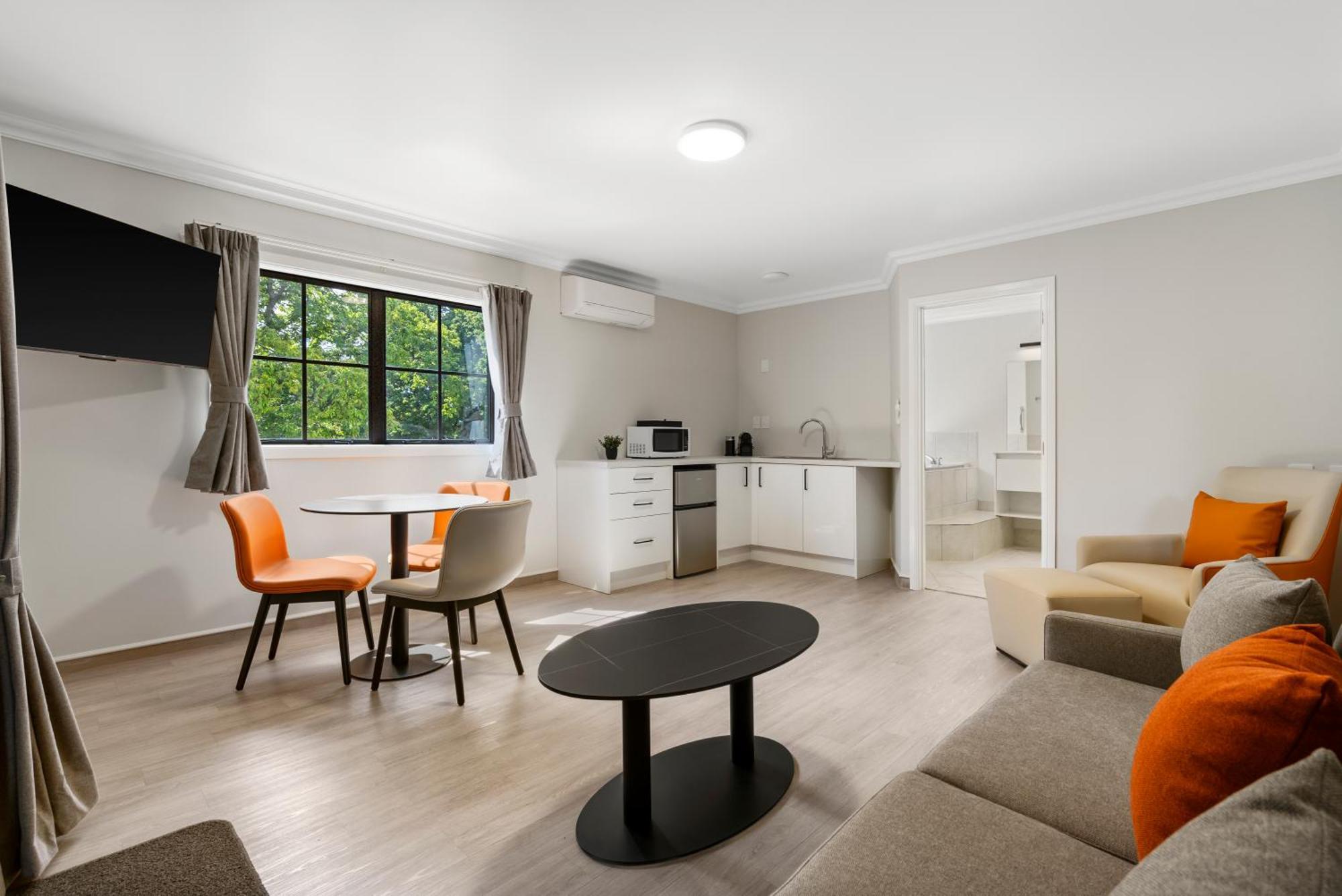 Motel 284 - Refurbished Modern
