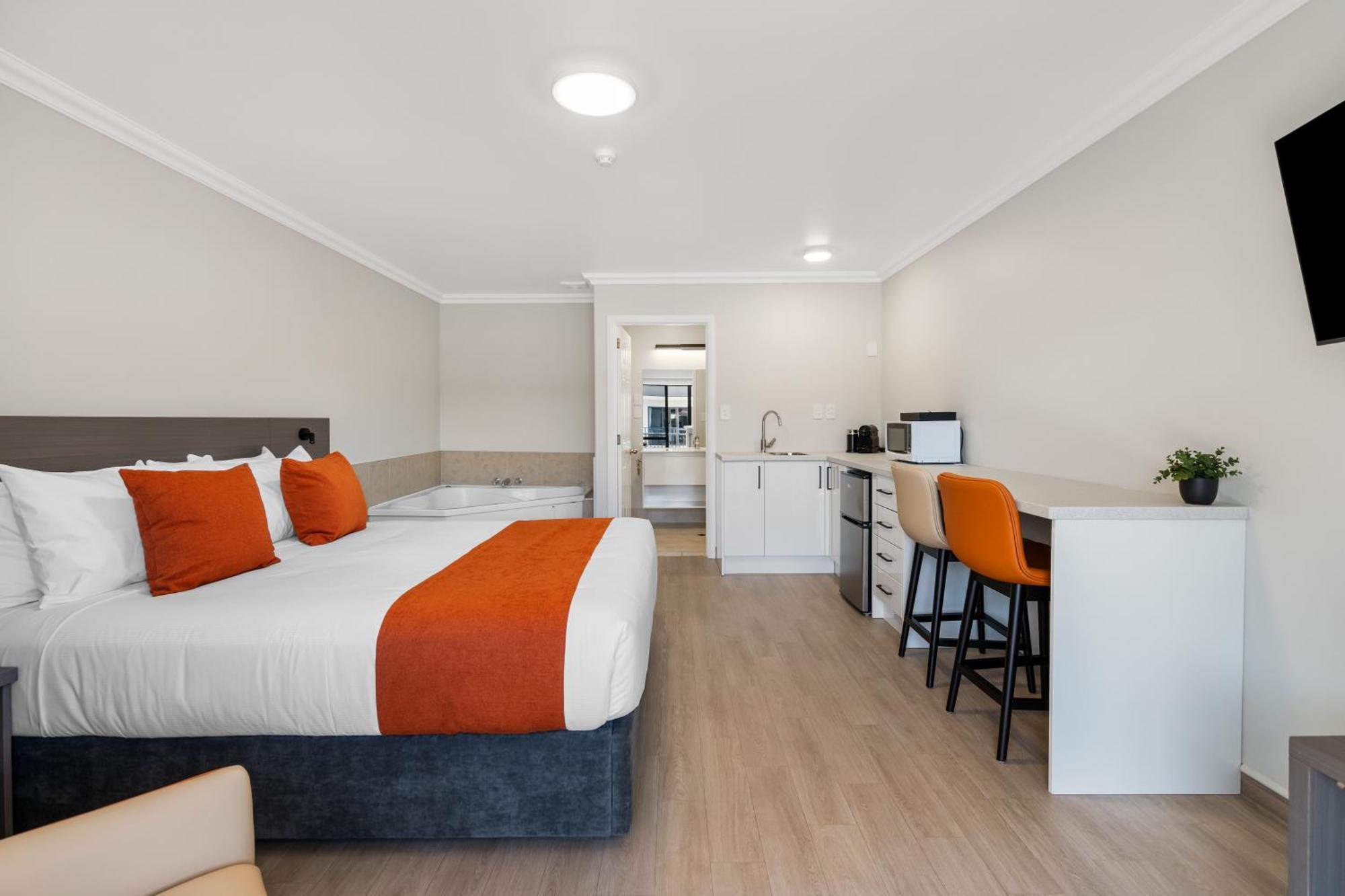 284 - Refurbished Modern Motel 4*