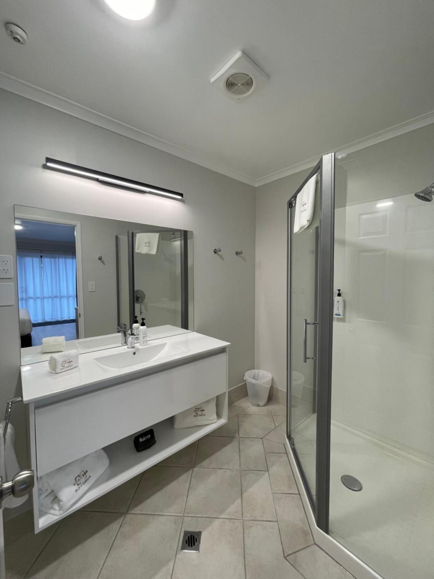 Motel 284 - Refurbished Modern 4*