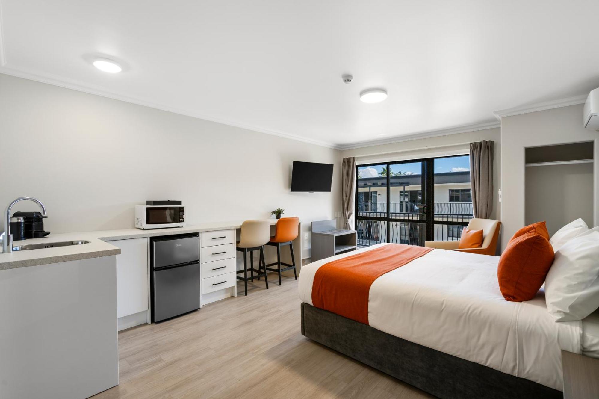 Motel 284 - Refurbished Modern 4*
