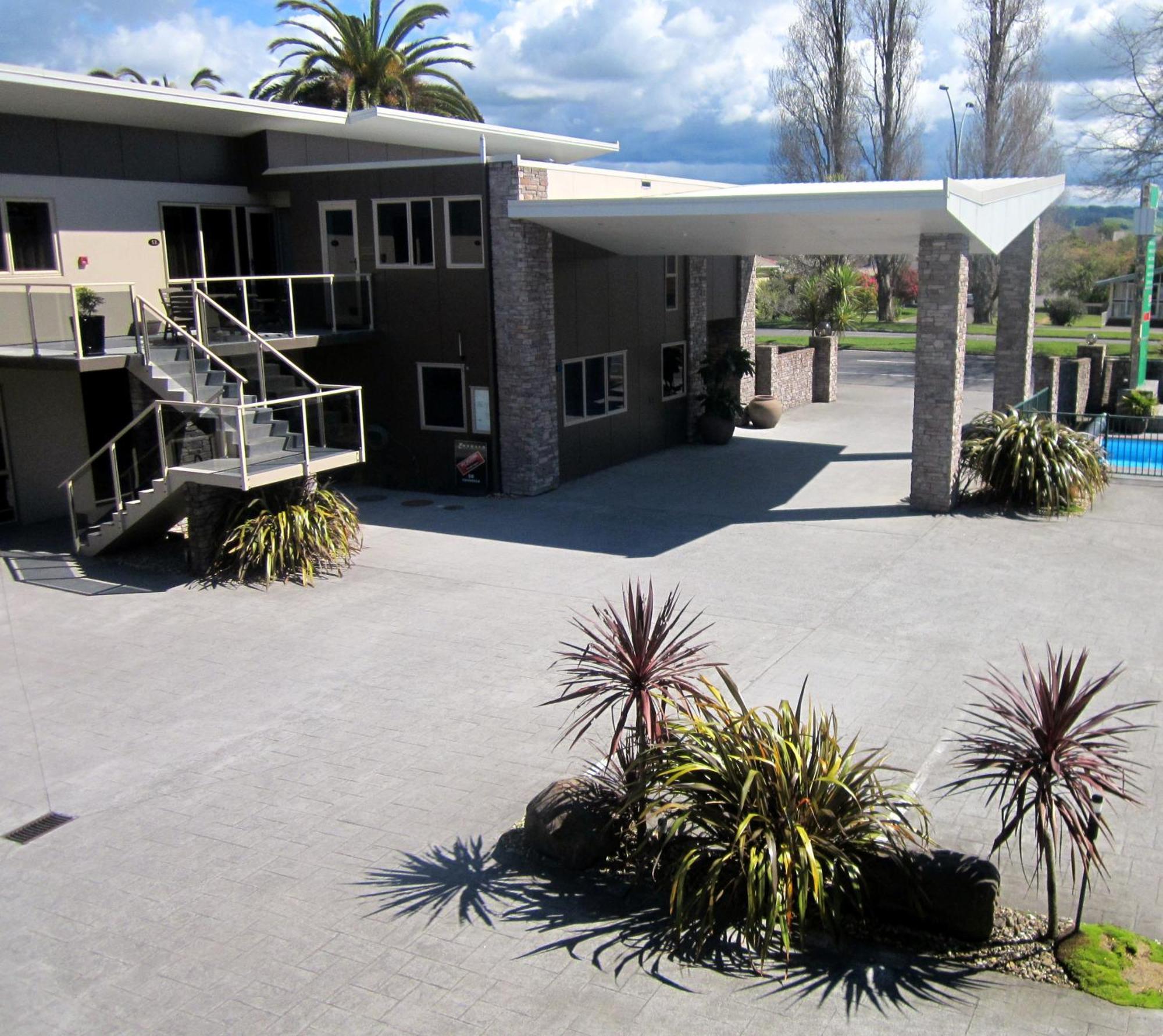 284 - Refurbished Modern 4*