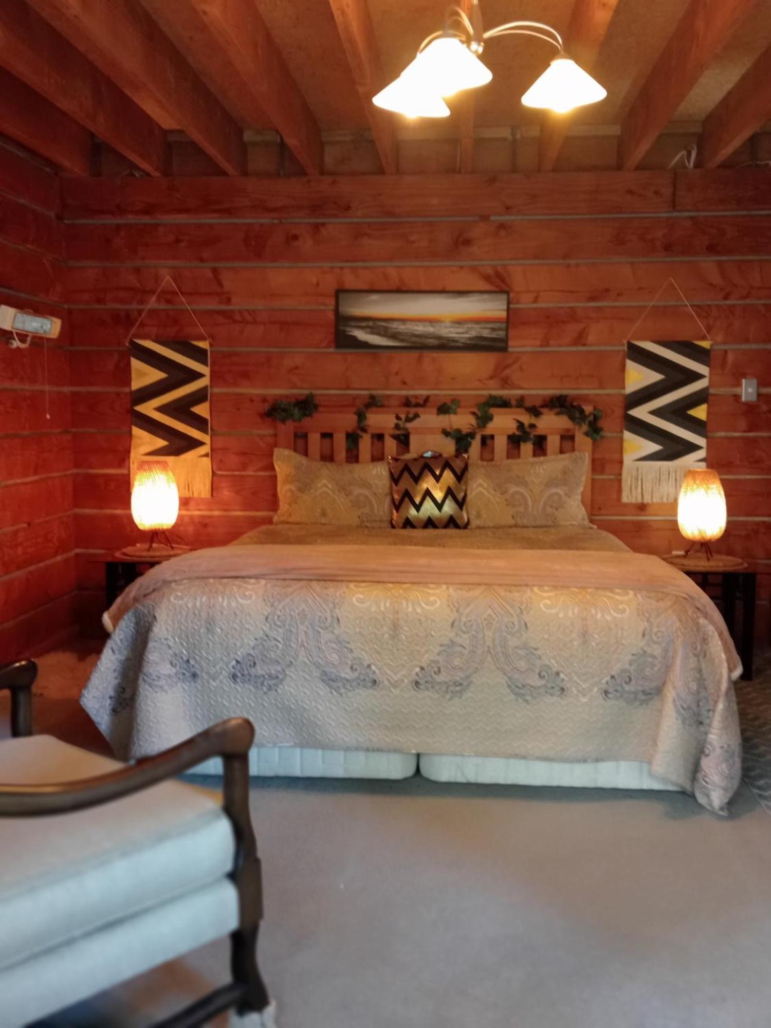 Hot Log Fire Up To 16 Guests Holiday home Rotorua