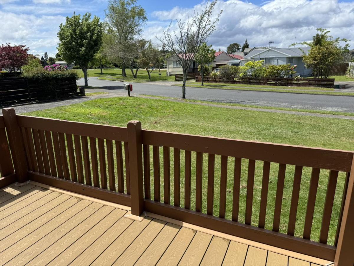 Apartment 2 Double Beds, 1 Single Bed, 1 Double Sofa Bed In A Small 1 Bedroom And 1 Lounge No Kitchen Only Fridge, Microwave Rotorua