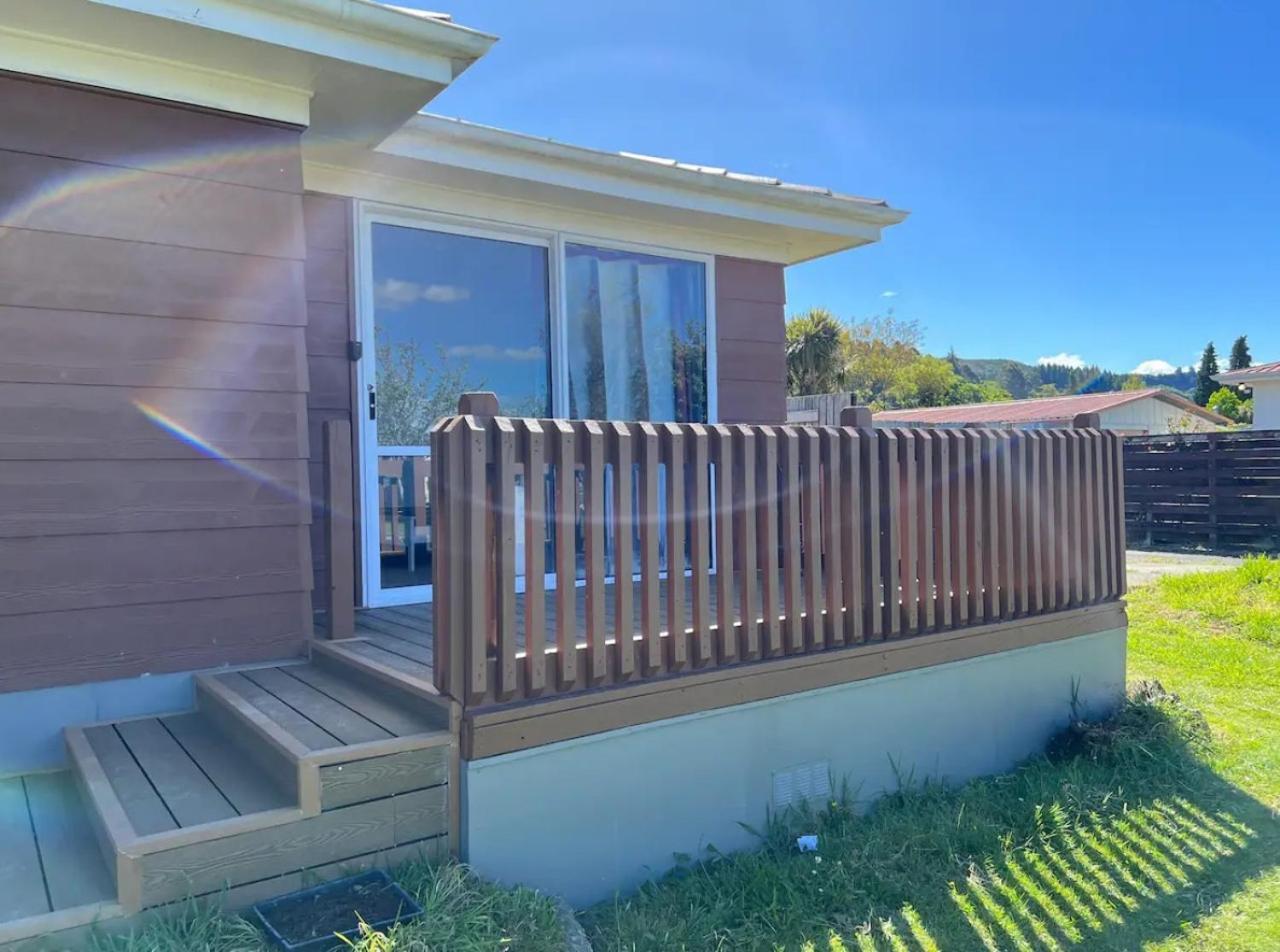 2 Double Beds, 1 Single Bed, 1 Double Sofa Bed In A Small 1 Bedroom And 1 Lounge No Kitchen Only Fridge, Microwave Rotorua