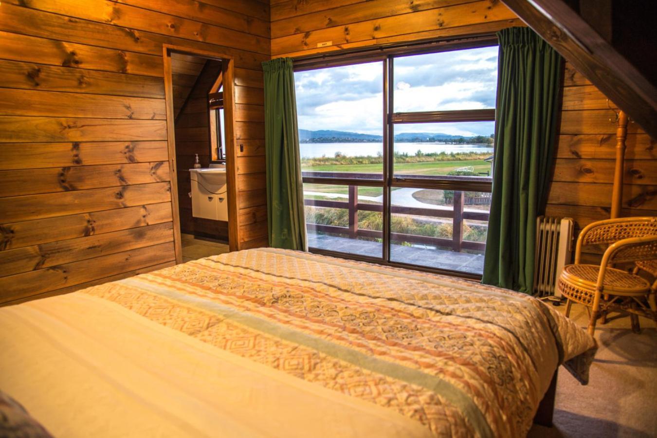 Arnold Lakeside Holiday home