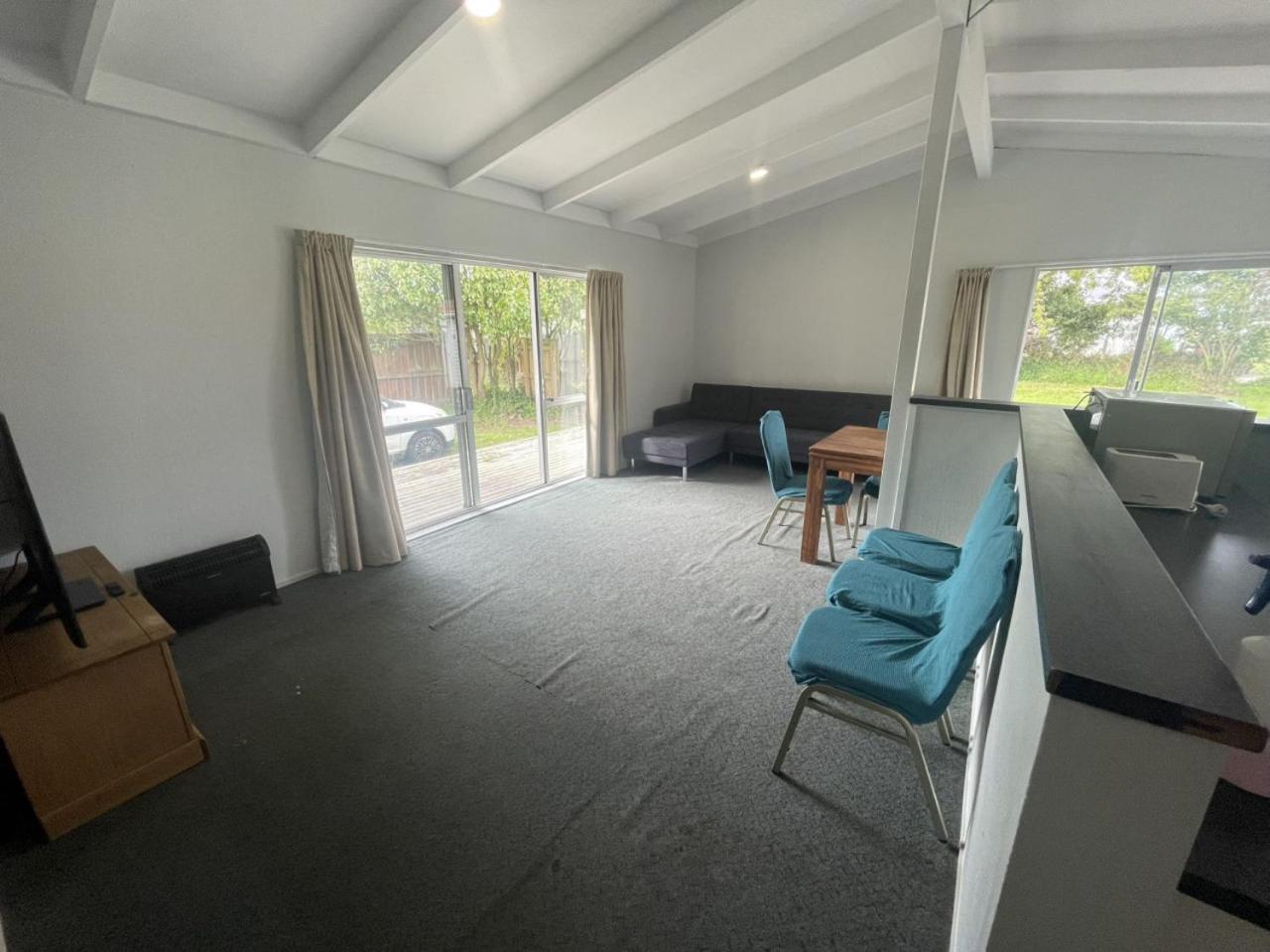 3 Bedroom Serviced House A, 9 Steeles Lane Holiday home *