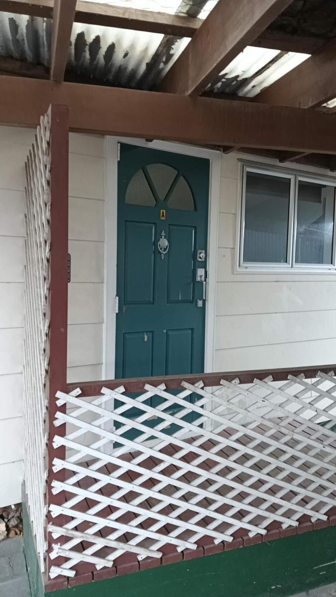 3 Bedroom Serviced House A, 9 Steeles Lane Holiday home